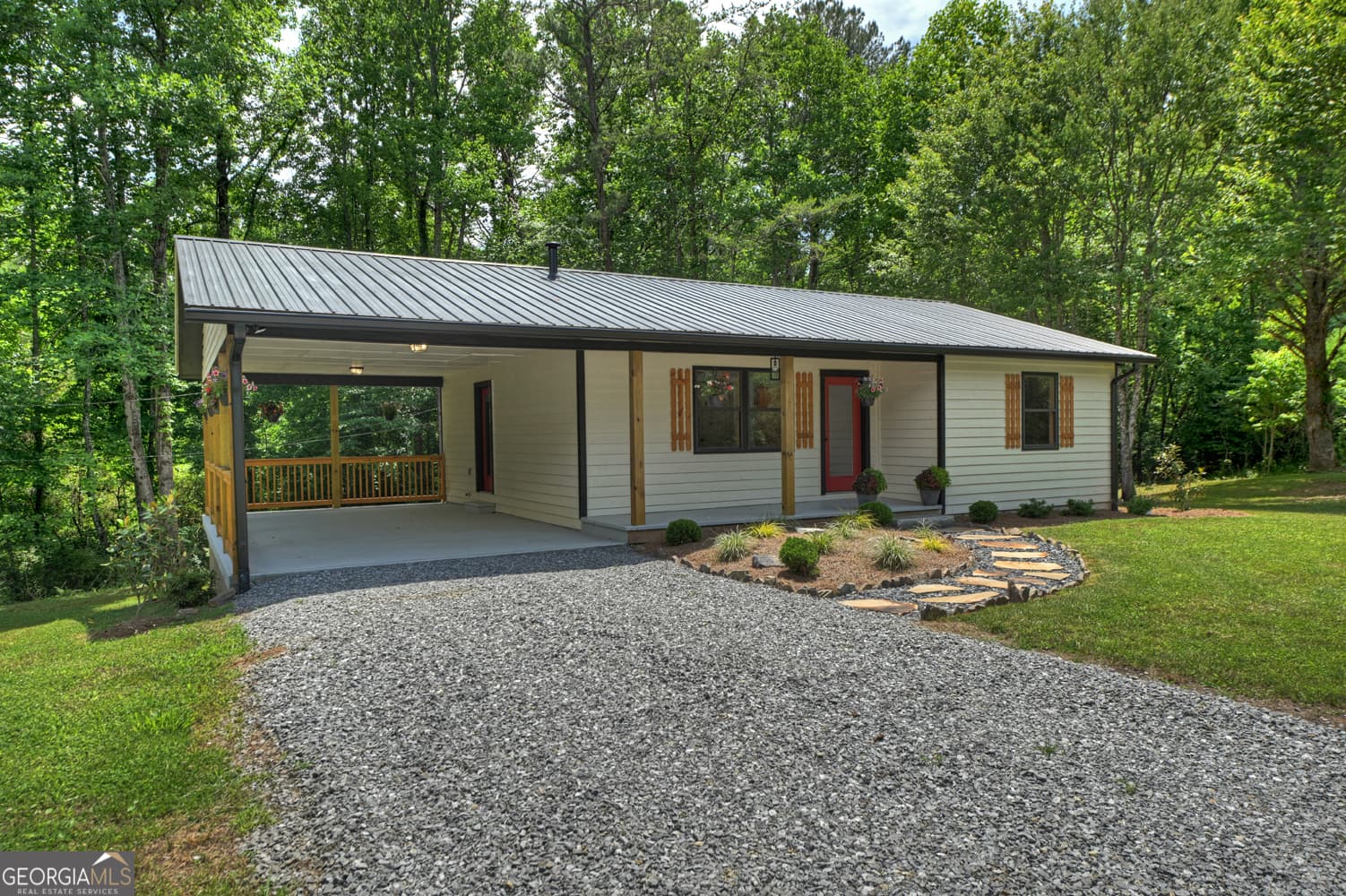 3 bedroom, 2 bathroom, 1,904 sq ft single family residence for sale at 569 Number 20 Mine Road, Mccaysville, GA 30555 — photo 2
