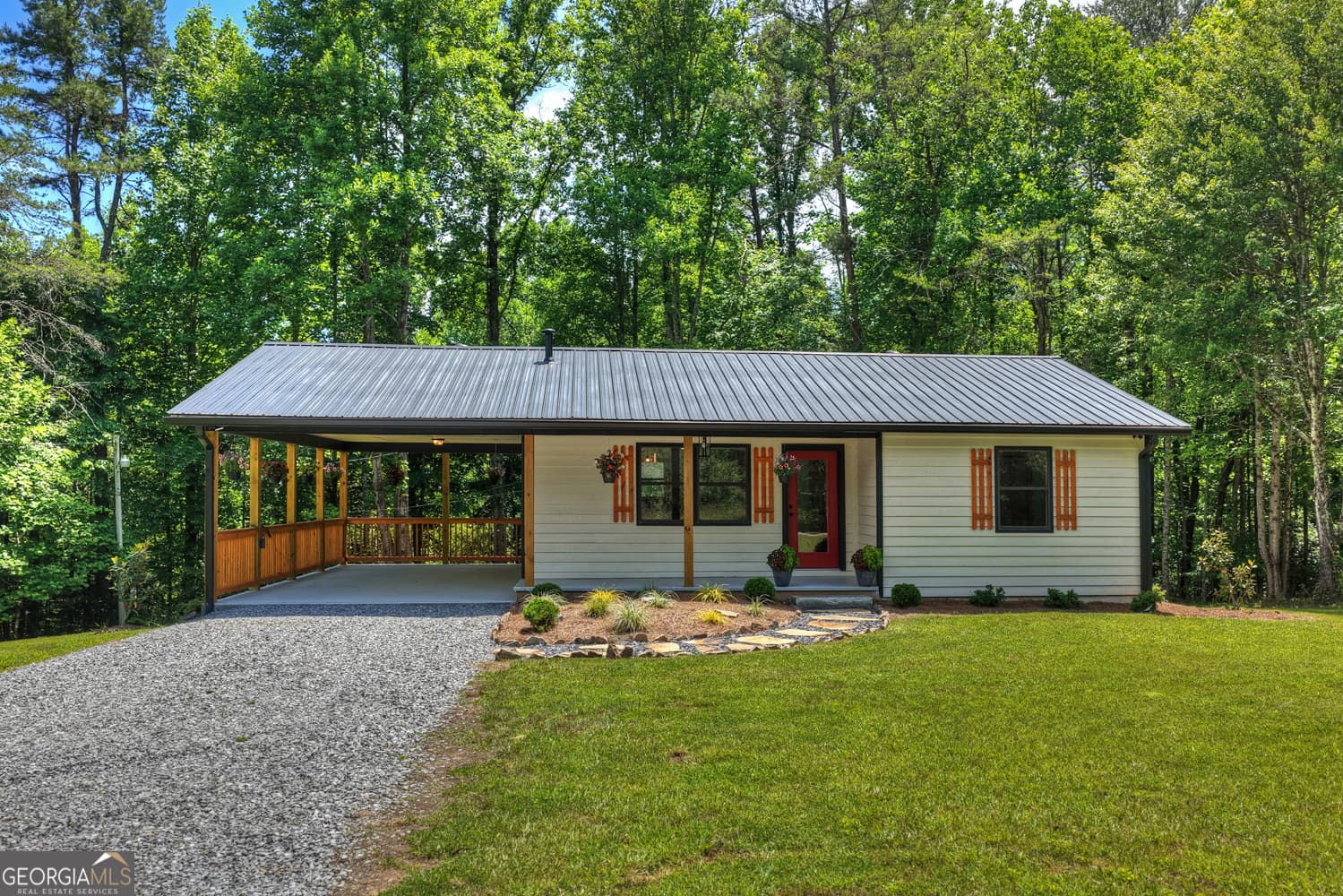 3 bedroom, 2 bathroom, 1,904 sq ft single family residence for sale at 569 Number 20 Mine Road, Mccaysville, GA 30555