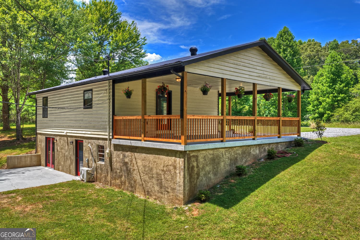 3 bedroom, 2 bathroom, 1,904 sq ft single family residence for sale at 569 Number 20 Mine Road, Mccaysville, GA 30555 — photo 4
