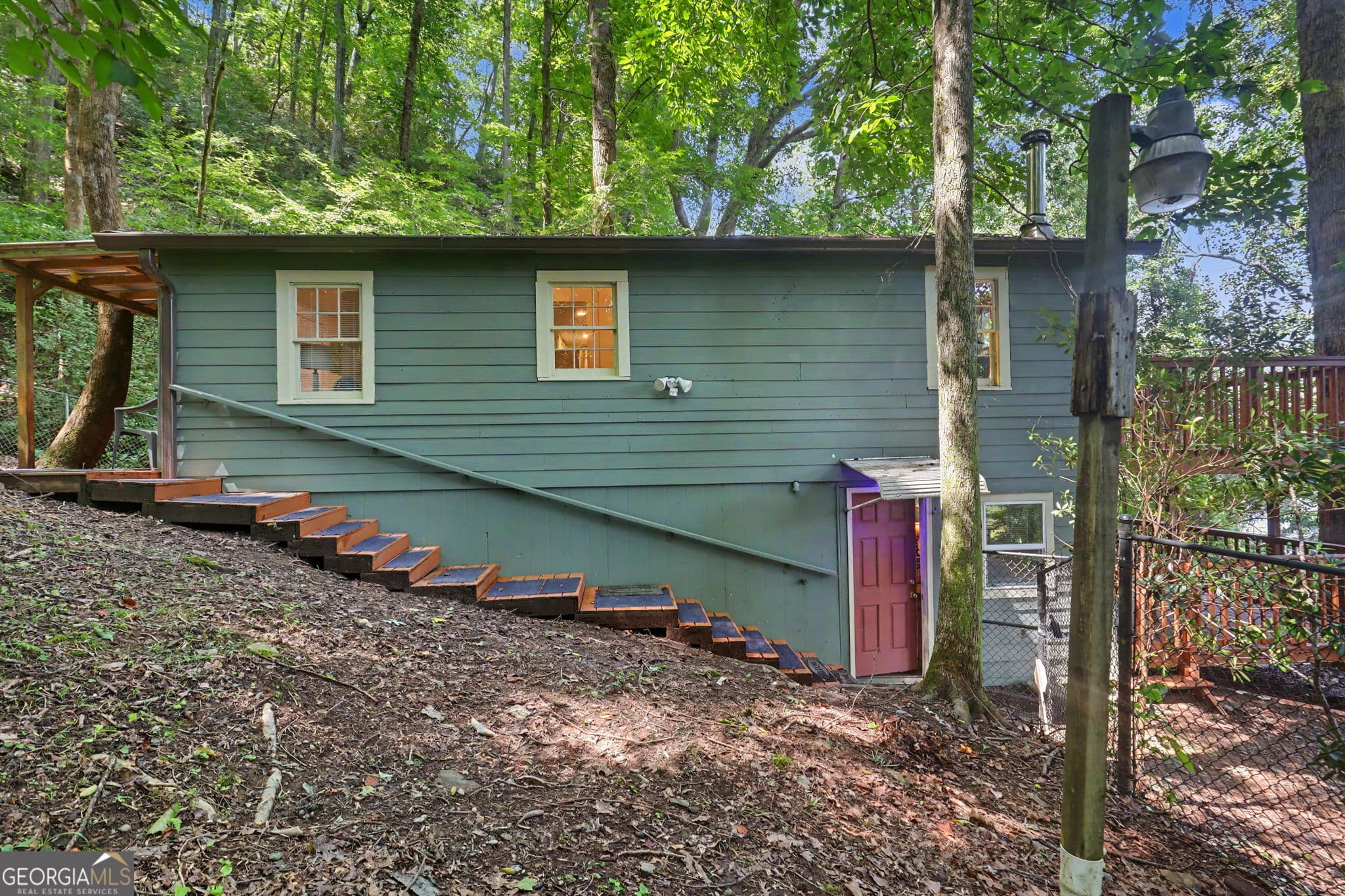 2 bedroom, 1.5 bathroom, 960 sq ft cabin,single family residence for sale at 4273 Yonah Dam Road, Toccoa, GA 30577 — photo 6