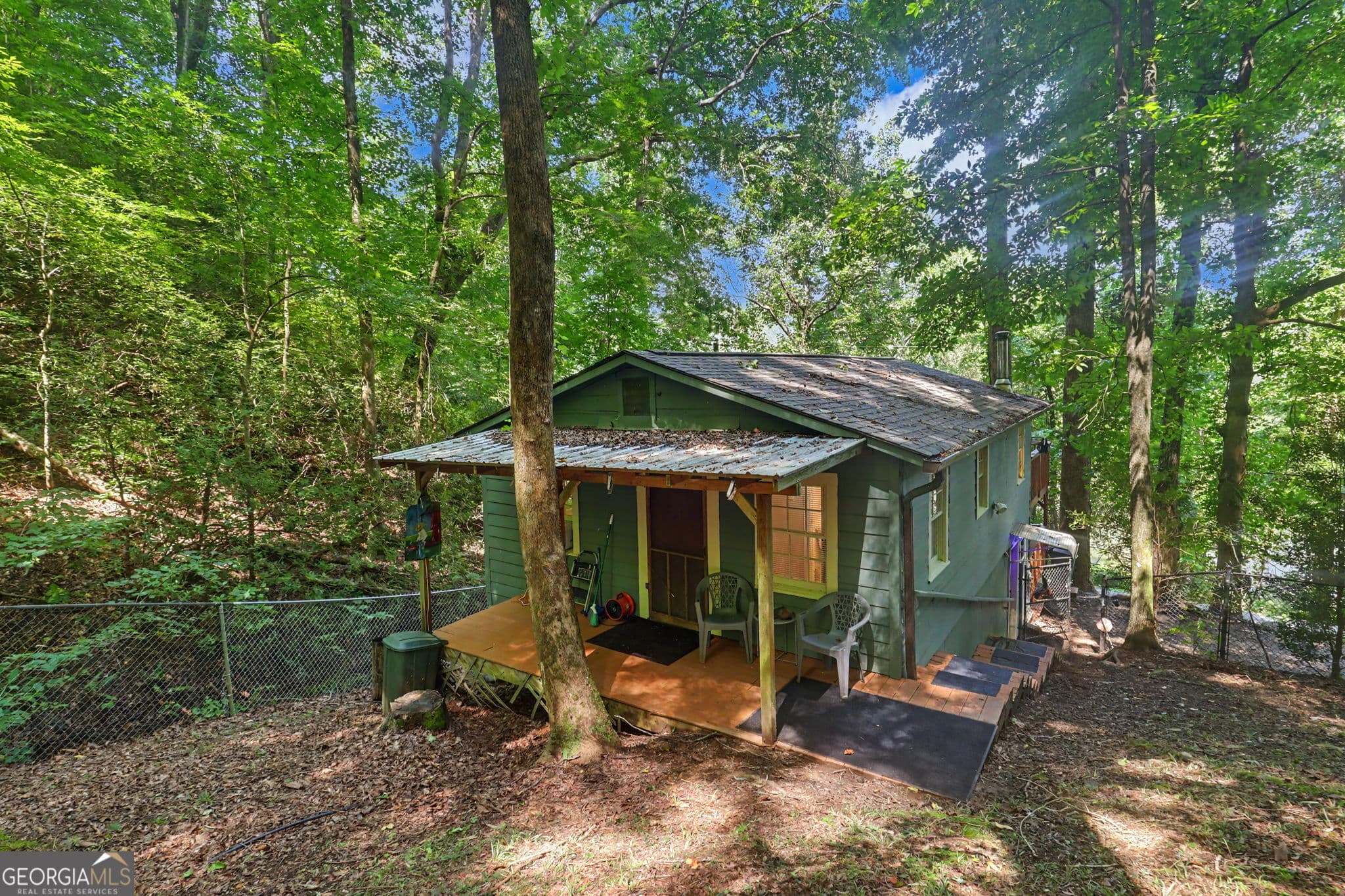 2 bedroom, 1.5 bathroom, 960 sq ft cabin,single family residence for sale at 4273 Yonah Dam Road, Toccoa, GA 30577 — photo 4