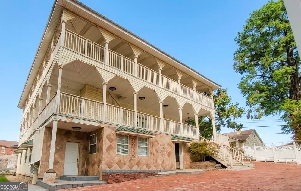 7 bedroom, 10.5 bathroom, 6,184 sq ft single family residence for sale at 209 E Hagen Street 4, Dalton, GA 30721 — photo 2