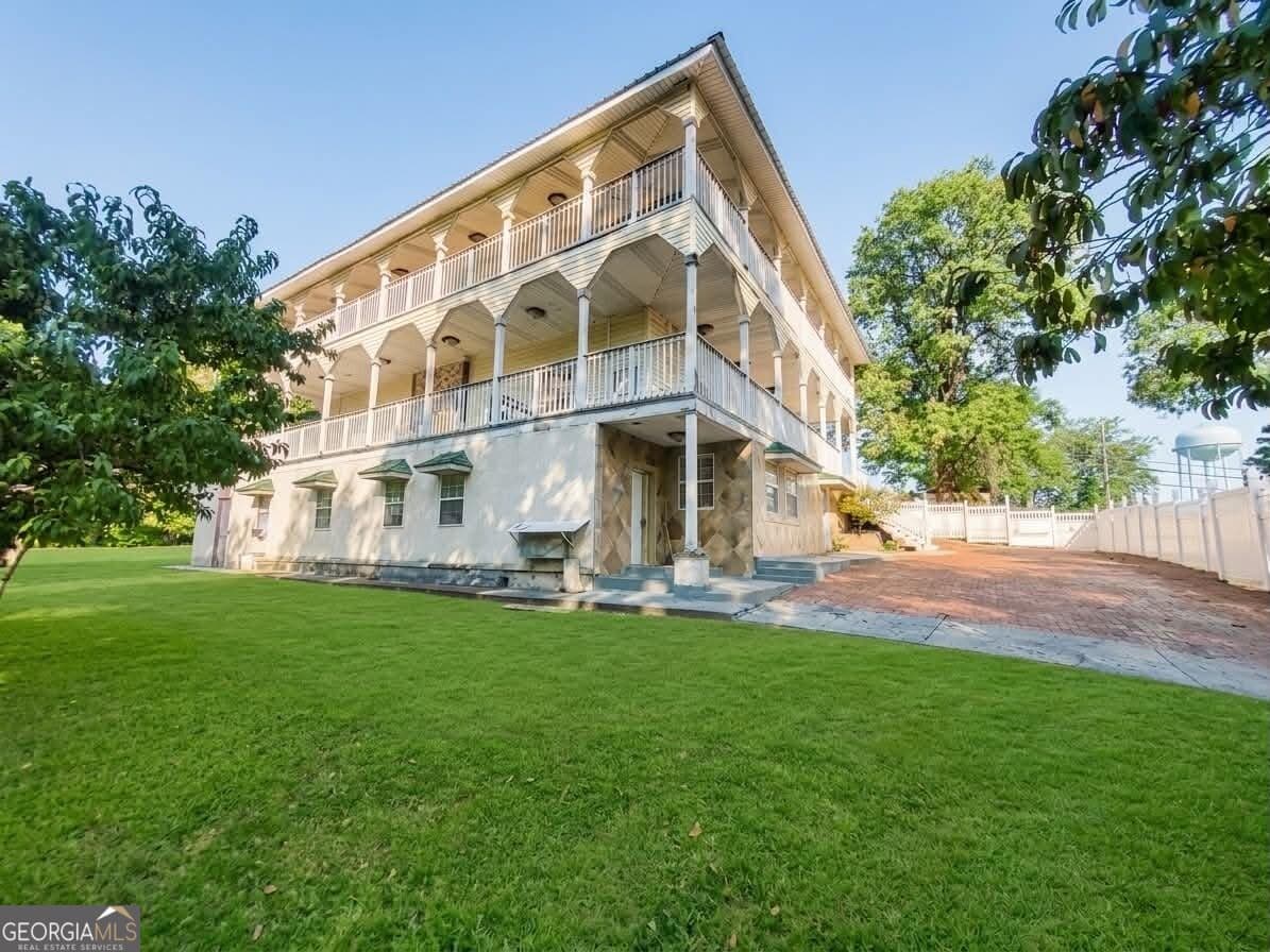7 bedroom, 10.5 bathroom, 6,184 sq ft single family residence for sale at 209 E Hagen Street 4, Dalton, GA 30721 — photo 4