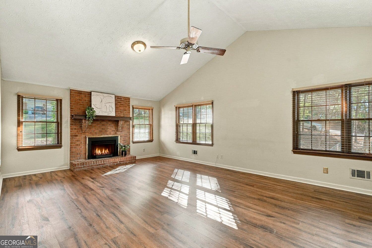3 bedroom, 2 bathroom, 3,045 sq ft single family residence for sale at 1750 Sundale Drive, Lawrenceville, GA 30046 — photo 7