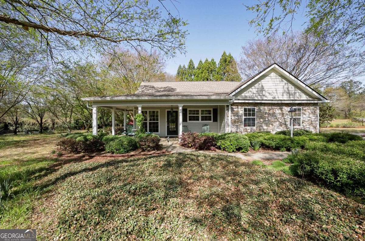 2 bedroom, 2 bathroom, 1,368 sq ft single family residence sold at 101 Stillwater Court, Winterville, GA 30683