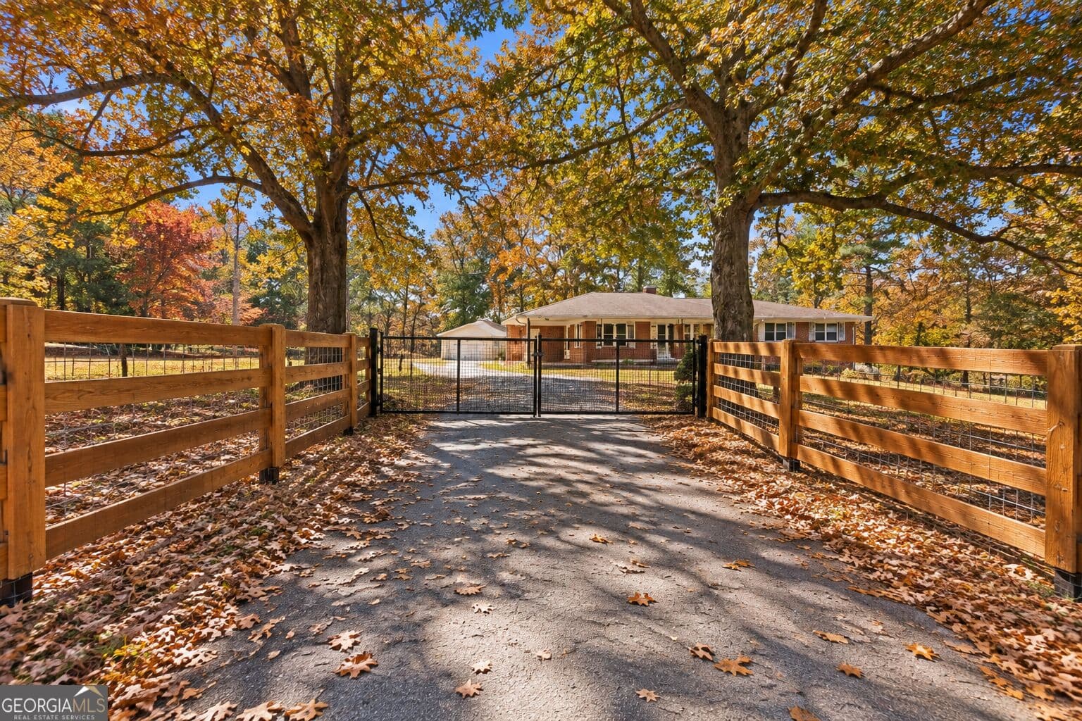 4 bedroom, 2 bathroom, 1,935 sq ft single family residence for sale at 6344 Mize Road, Toccoa, GA 30577 — photo 3