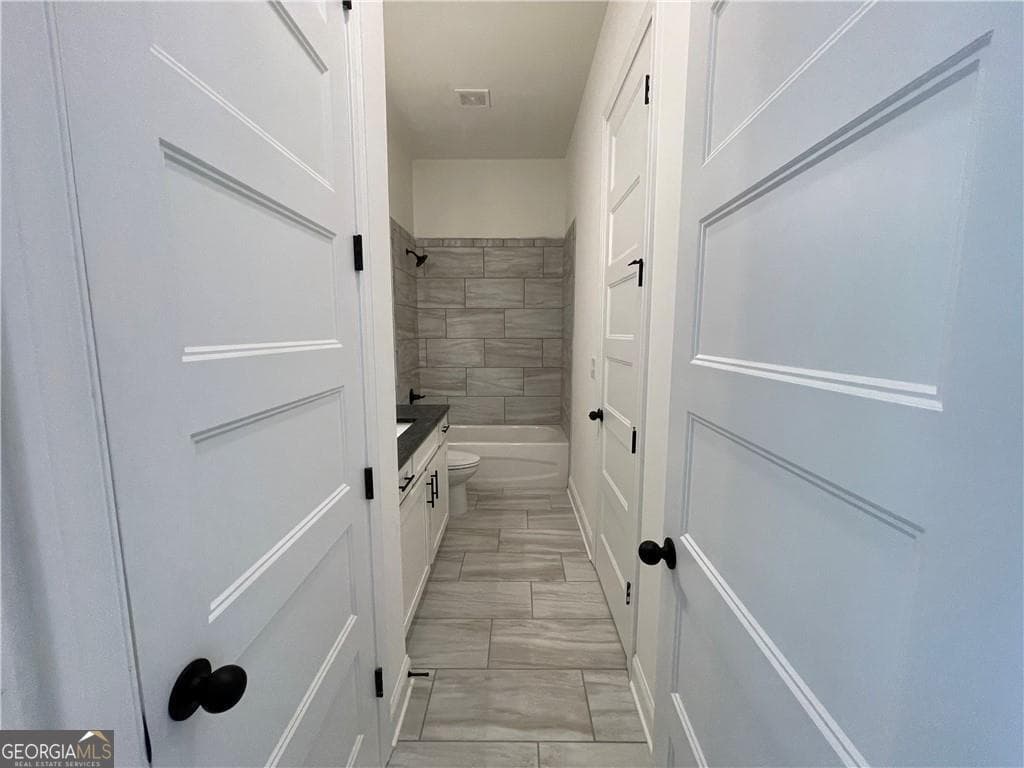 5 bedroom, 4 bathroom, 3,573 sq ft single family residence for sale at 3219 TRADITIONS Way, Jefferson, GA 30549 — photo 2