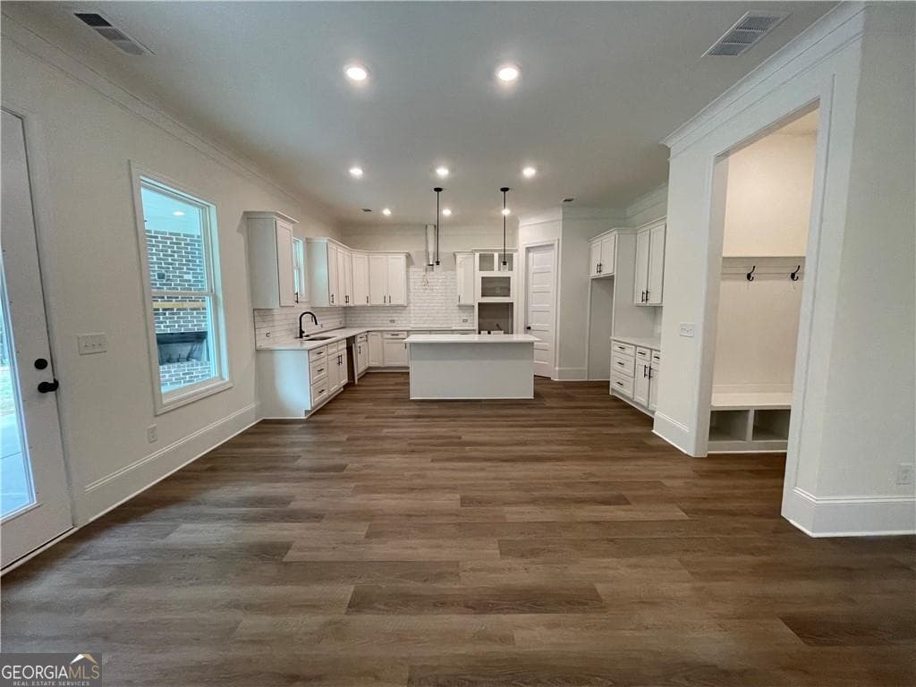 5 bedroom, 4 bathroom, 3,573 sq ft single family residence for sale at 3219 TRADITIONS Way, Jefferson, GA 30549 — photo 7