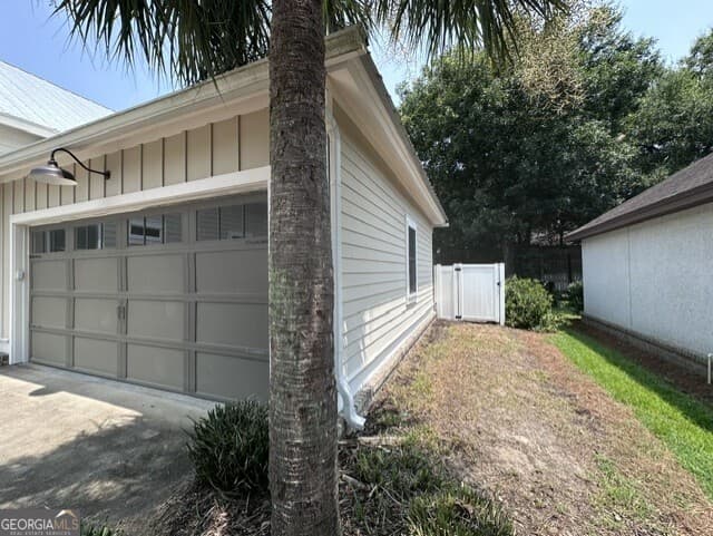 5 bedroom, 3 bathroom, 2,723 sq ft single family residence for sale at 180 Township Bluff Circle, St. Simons, GA 31522 — photo 2