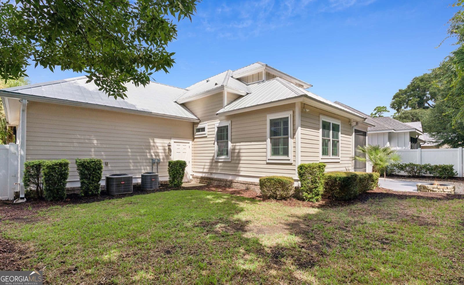 5 bedroom, 3 bathroom, 2,723 sq ft single family residence for sale at 180 Township Bluff Circle, St. Simons, GA 31522 — photo 7