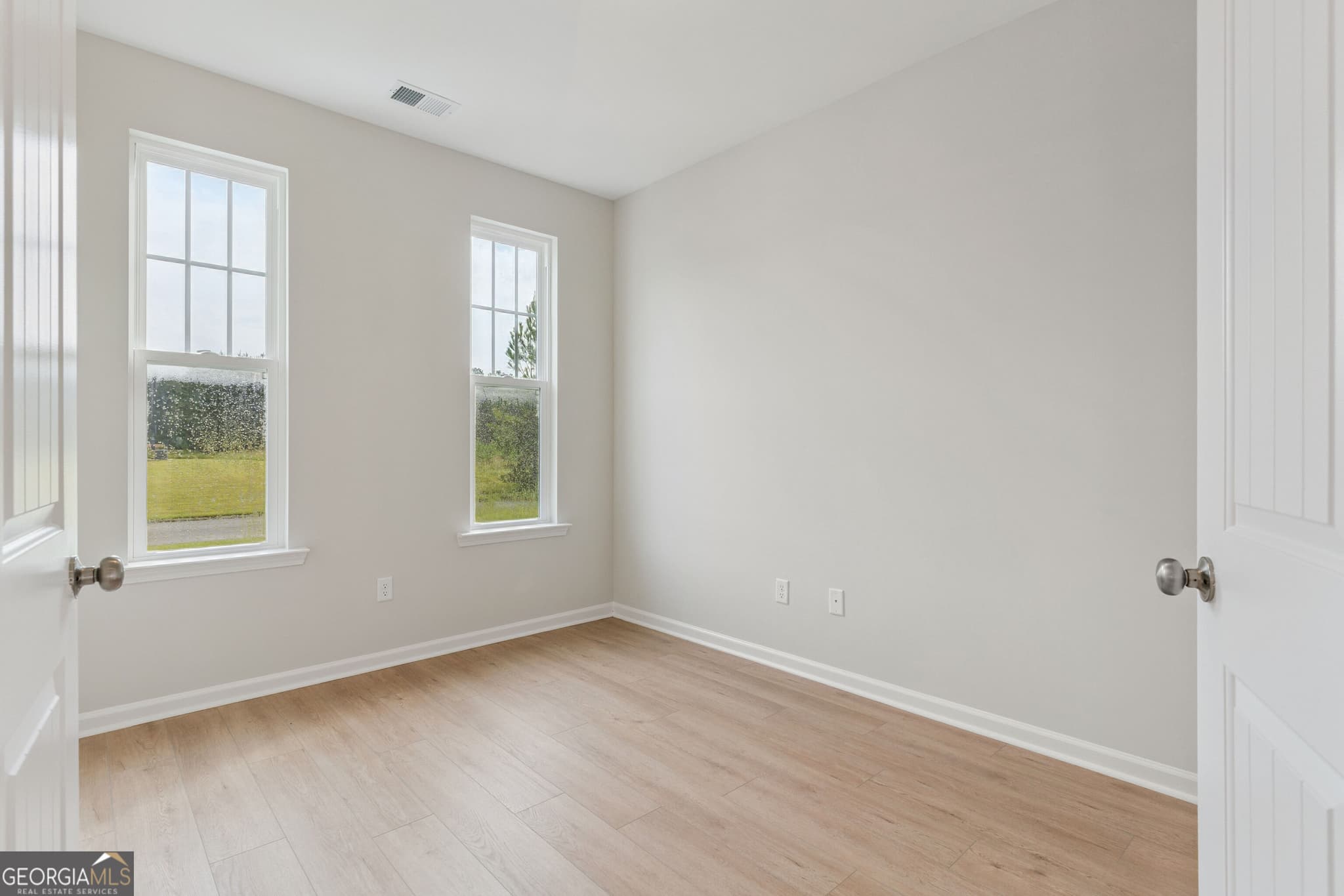 5 bedroom, 3.5 bathroom, 4,168 sq ft single family residence for sale at 401 Yardarm Lane, Kingsland, GA 31548 — photo 4