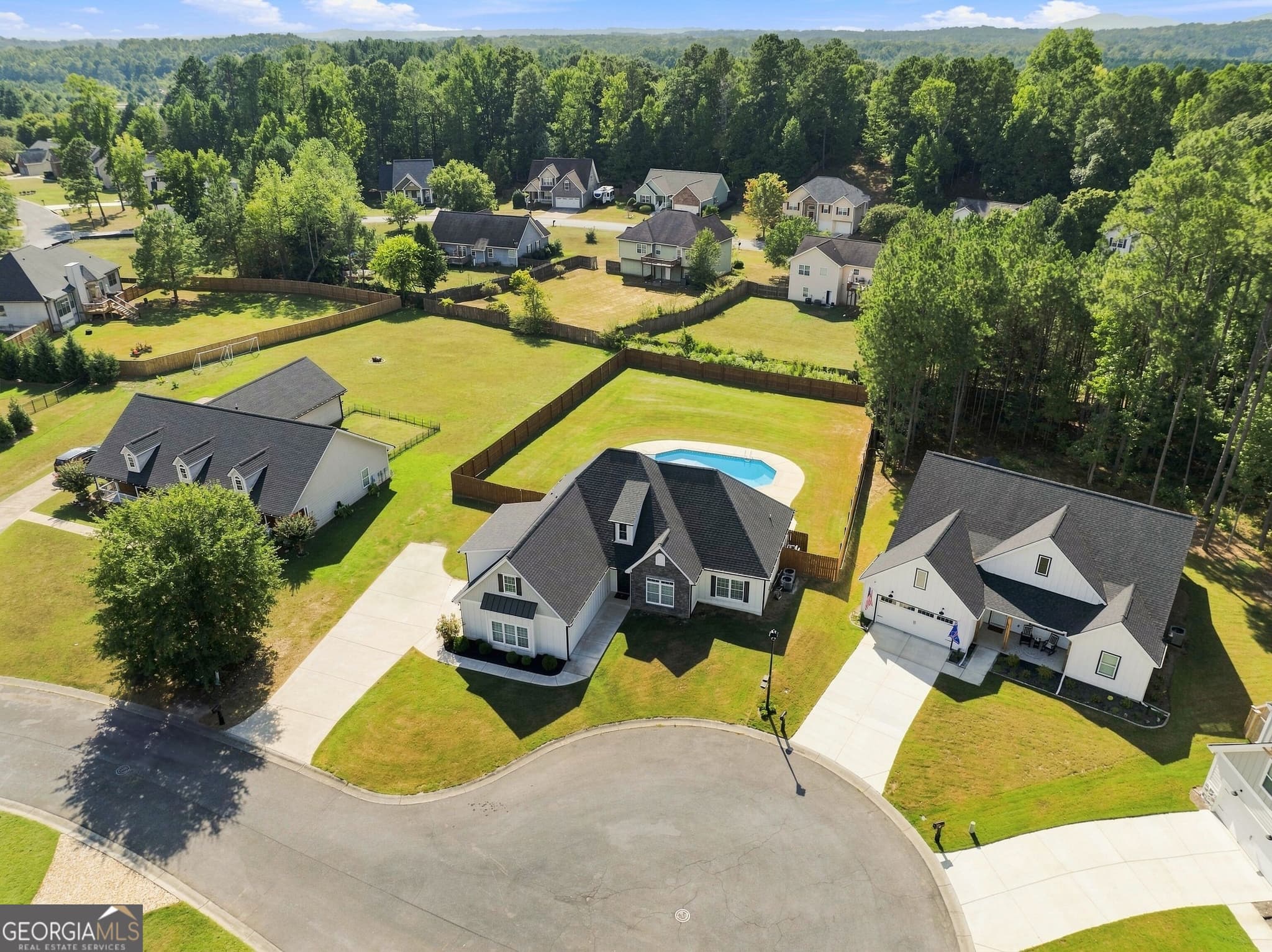 4 bedroom, 3 bathroom, 2,500 sq ft single family residence for sale at 5 Ellen Court, Rome, GA 30165 — photo 4