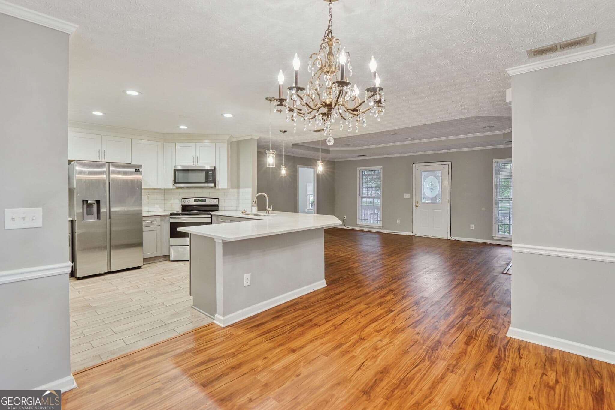 3 bedroom, 2 bathroom, 1,450 sq ft single family residence for sale at 2880 Highpoint Road, Snellville, GA 30078 — photo 2