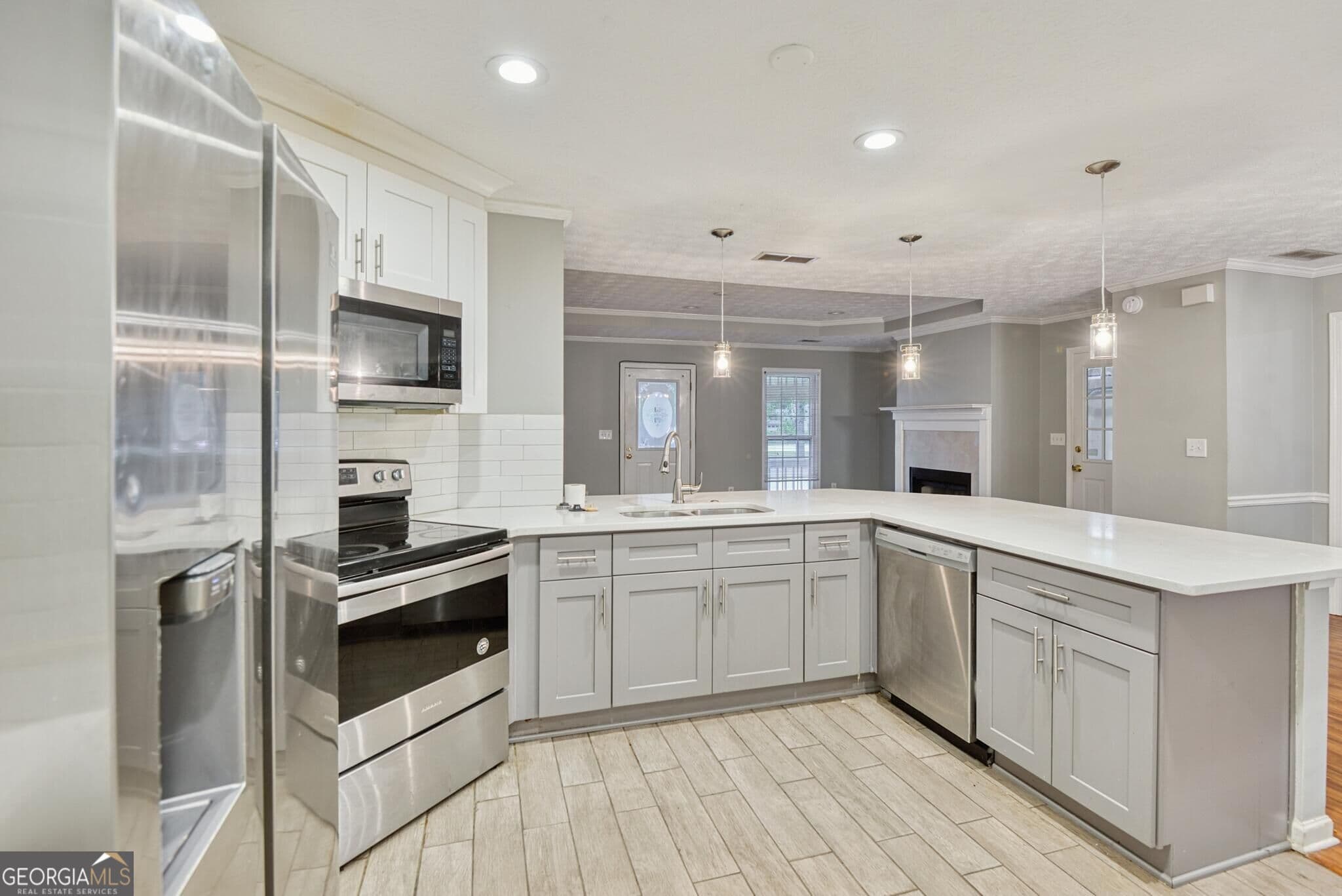 3 bedroom, 2 bathroom, 1,450 sq ft single family residence for sale at 2880 Highpoint Road, Snellville, GA 30078 — photo 3