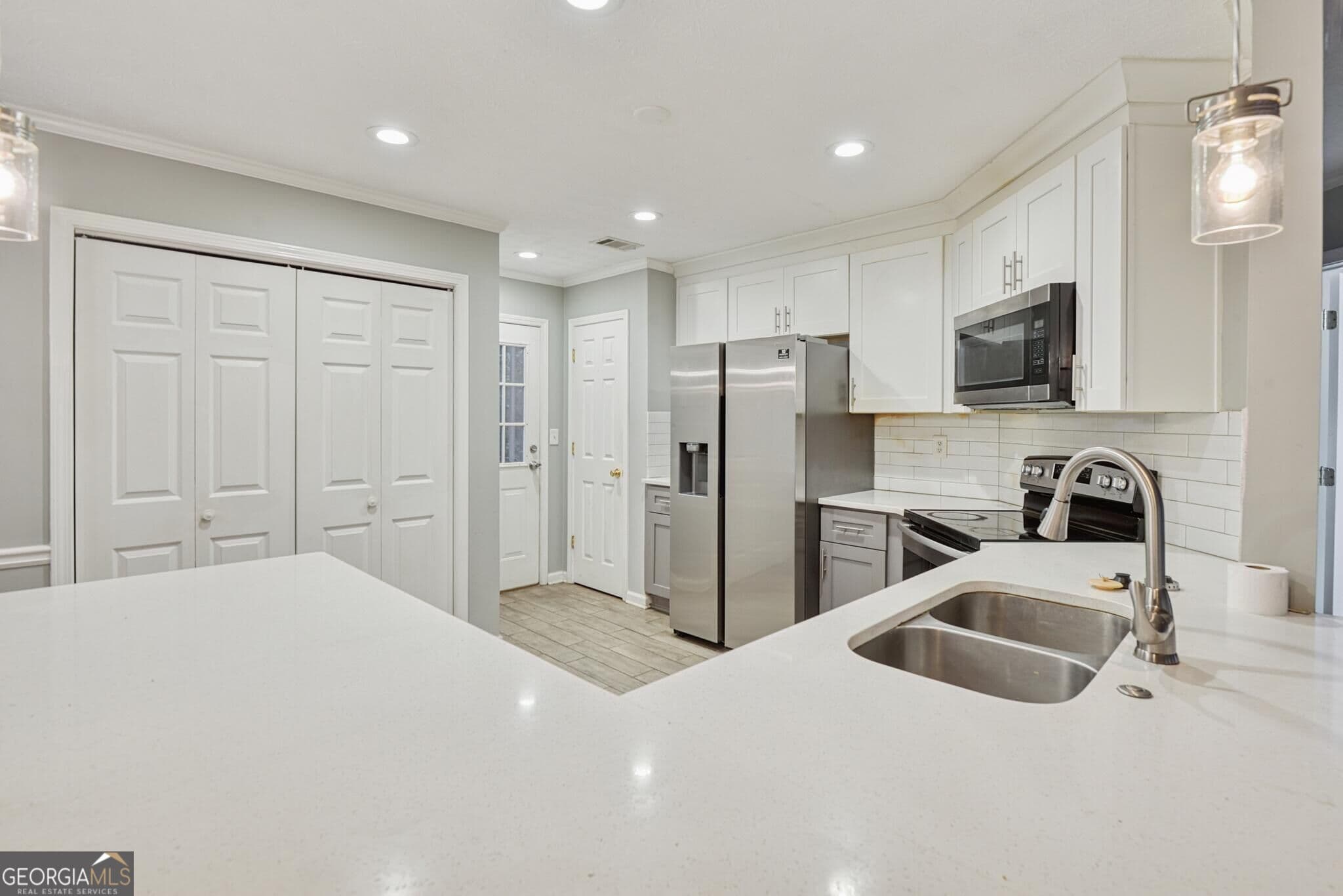 3 bedroom, 2 bathroom, 1,450 sq ft single family residence for sale at 2880 Highpoint Road, Snellville, GA 30078 — photo 5