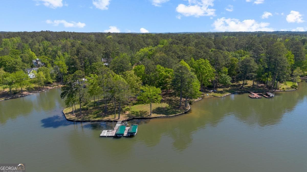 3 bedroom, 3 bathroom, 3,400 sq ft cabin,single family residence sold at 1011 Lullwater Court, White Plains, GA 30678