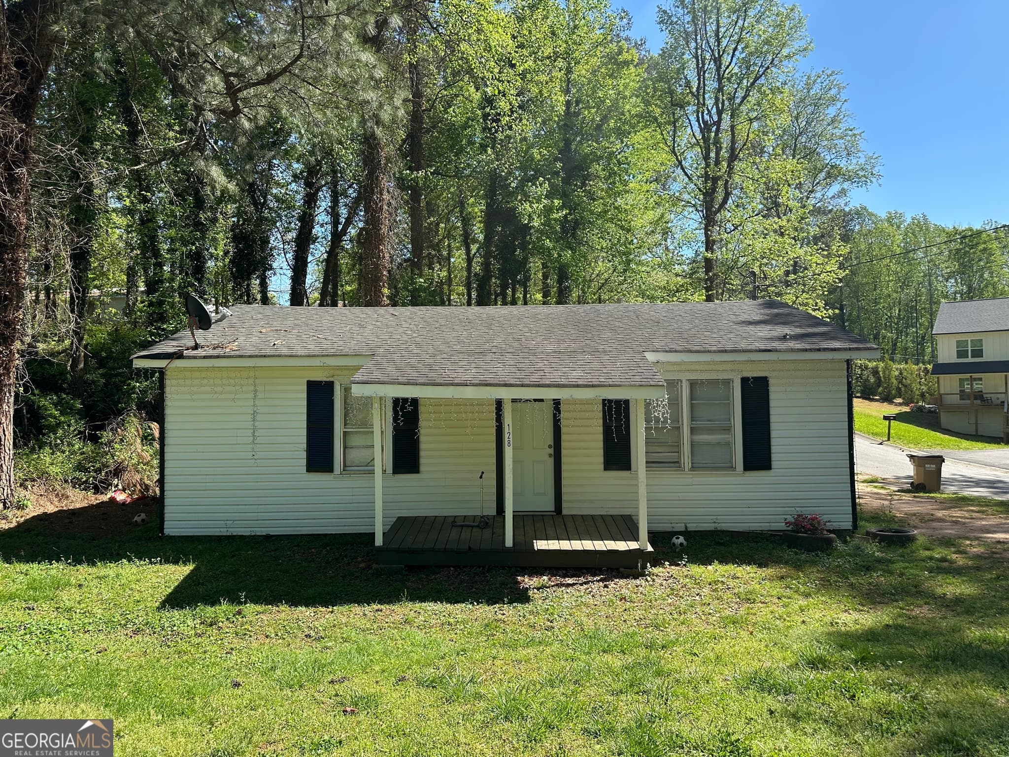 2 bedroom, 1 bathroom, 864 sq ft single family residence sold at 128 13th Street, Cumming, GA 30040