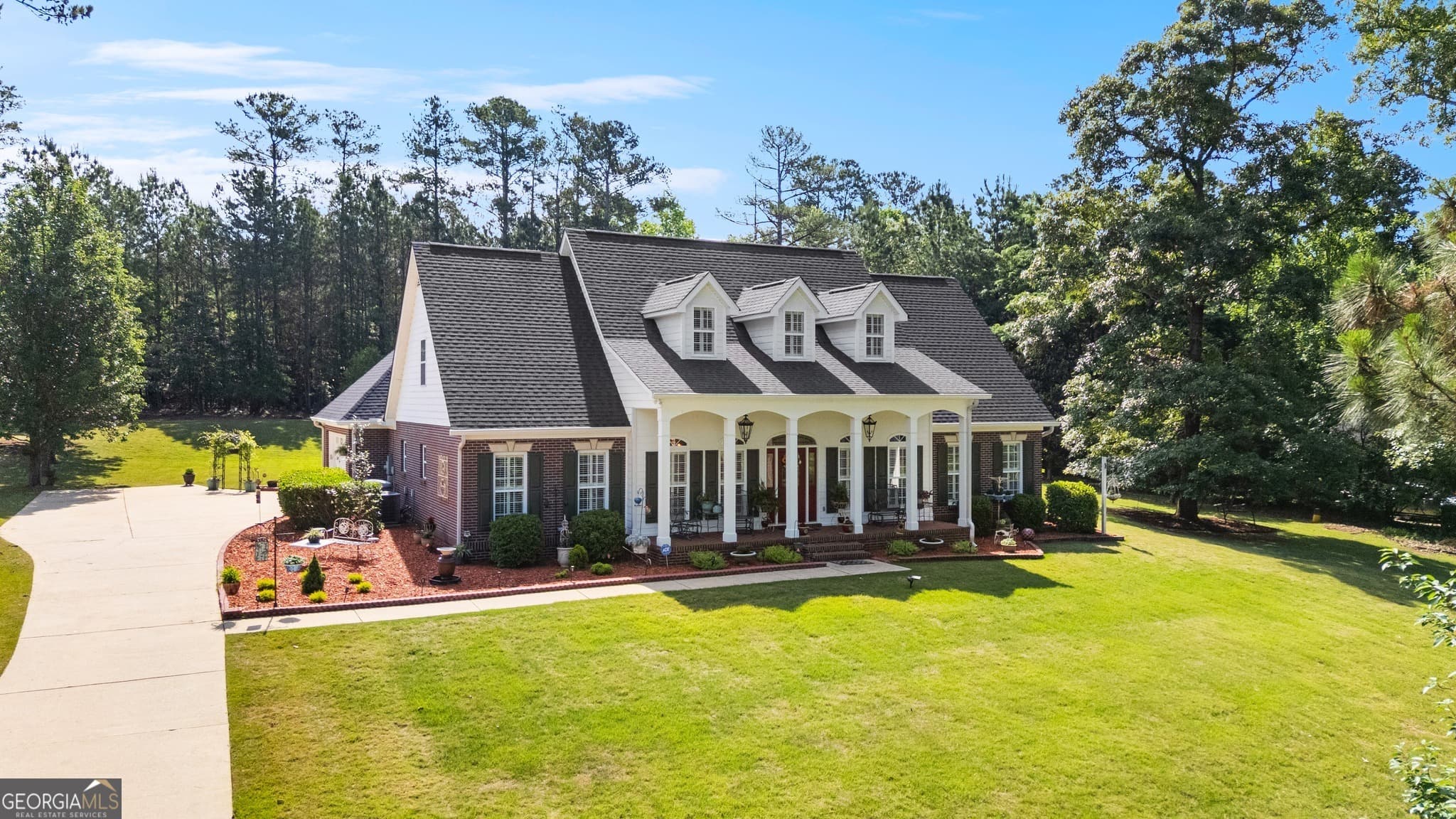 4 bedroom, 4 bathroom, 3,466 sq ft single family residence for sale at 506 Riverside Drive, Lagrange, GA 30240 — photo 2