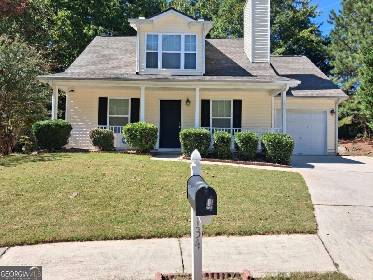 4 bedroom, 2 bathroom, 1,600 sq ft single family residence for rent at 134 SE Revere turn Trail, Fairburn, GA 30213 for $2,200 a month — photo 1 of 17