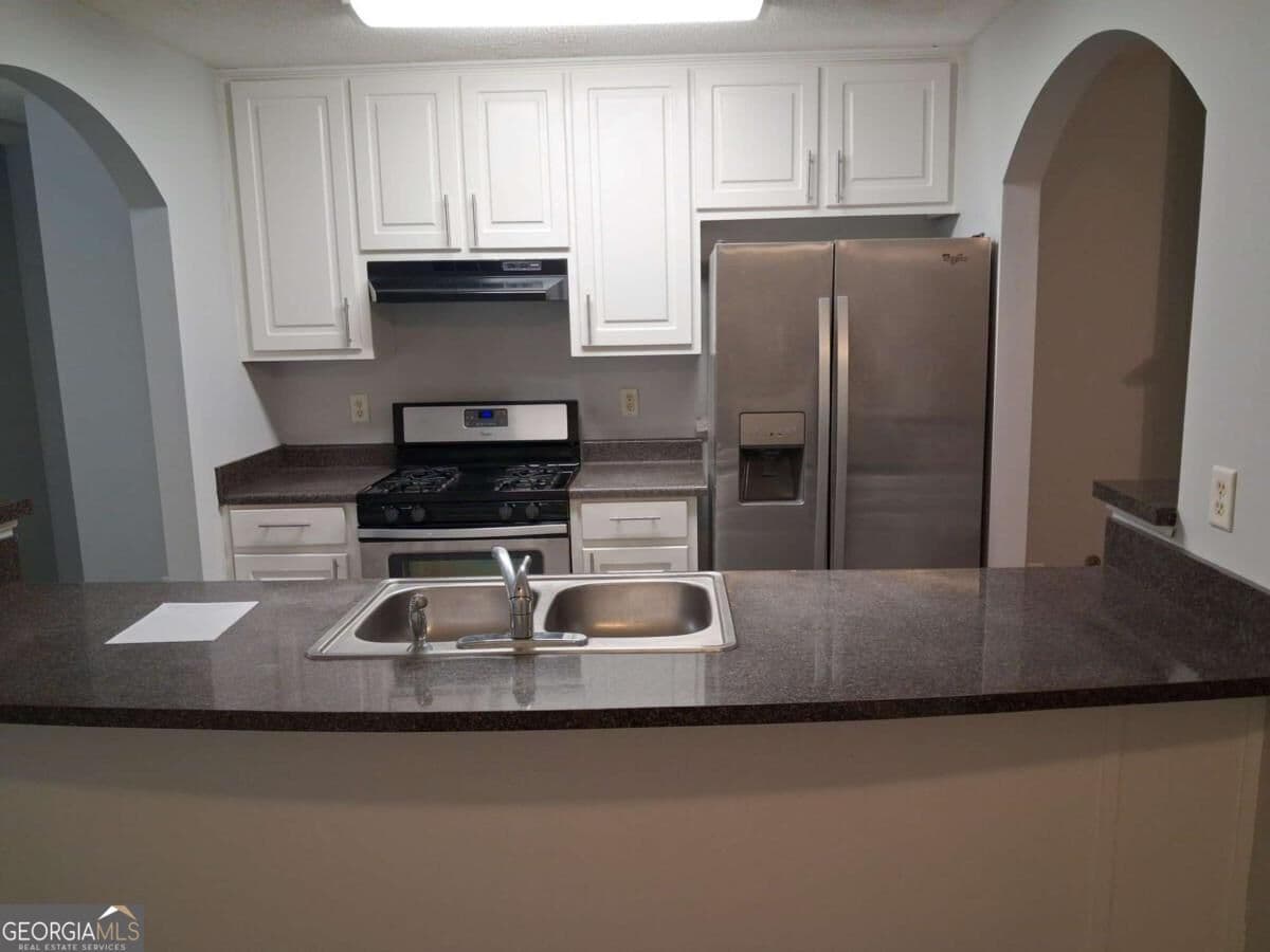 4 bedroom, 2 bathroom, 1,600 sq ft single family residence for rent at 134 SE Revere turn Trail, Fairburn, GA 30213 for $2,200 a month — photo 10