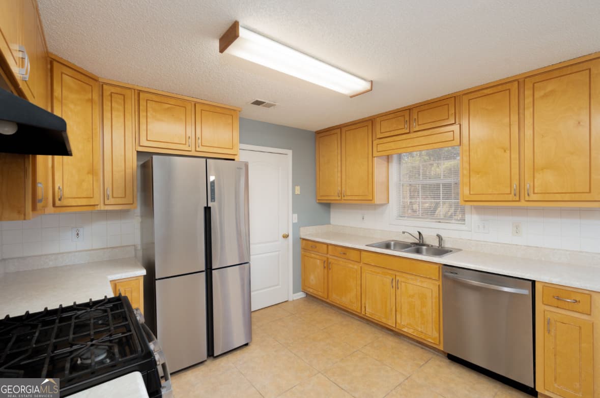 3 bedroom, 2.5 bathroom single family residence for sale at 4414 Mitchells Ridge Drive, Ellenwood, GA 30294 — photo 9