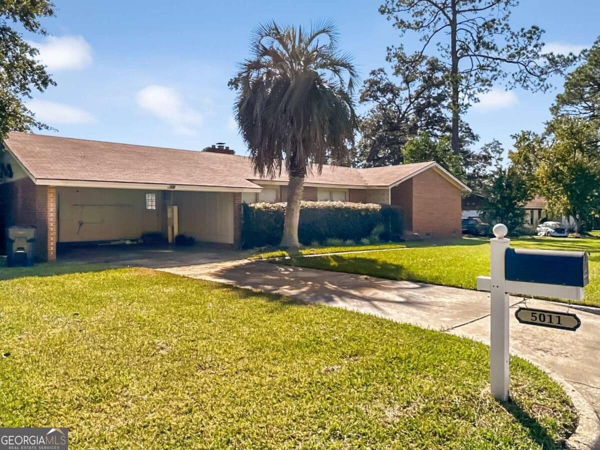 3 bedroom, 2 bathroom single family residence for sale at 5011 Peachtree Street, Valdosta, GA 31605 — photo 2