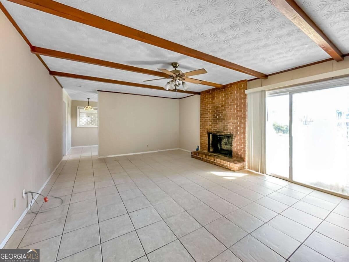 3 bedroom, 2 bathroom single family residence for sale at 5011 Peachtree Street, Valdosta, GA 31605 — photo 6
