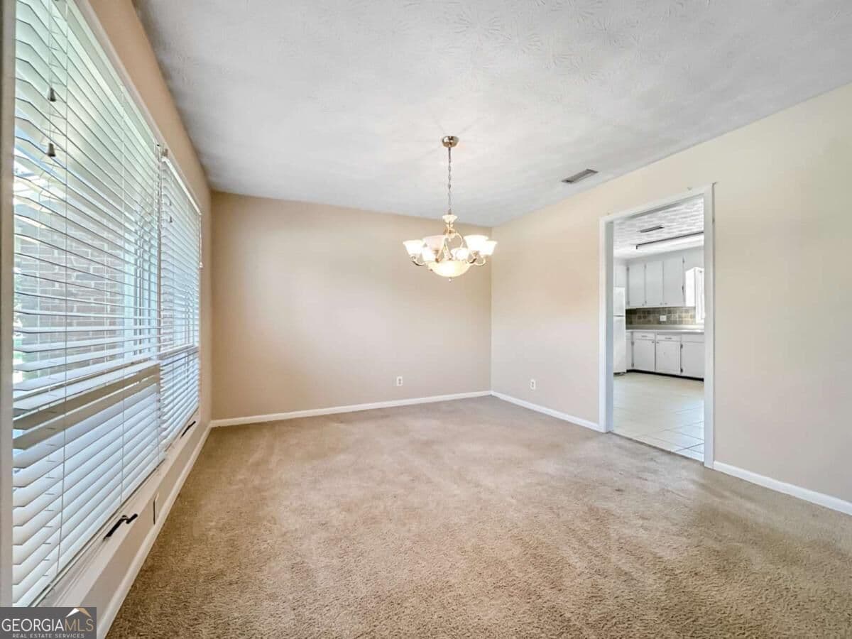 3 bedroom, 2 bathroom single family residence for sale at 5011 Peachtree Street, Valdosta, GA 31605 — photo 7