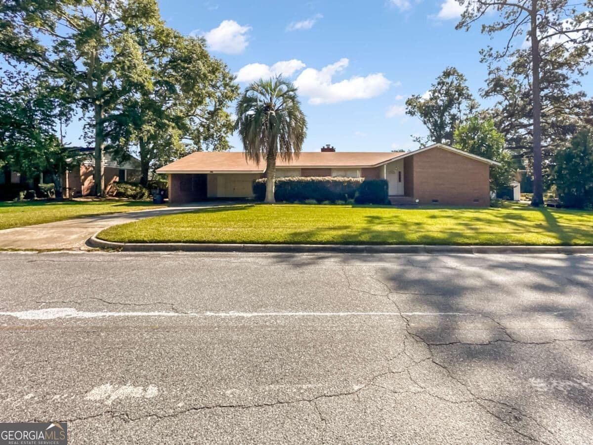 3 bedroom, 2 bathroom single family residence for sale at 5011 Peachtree Street, Valdosta, GA 31605