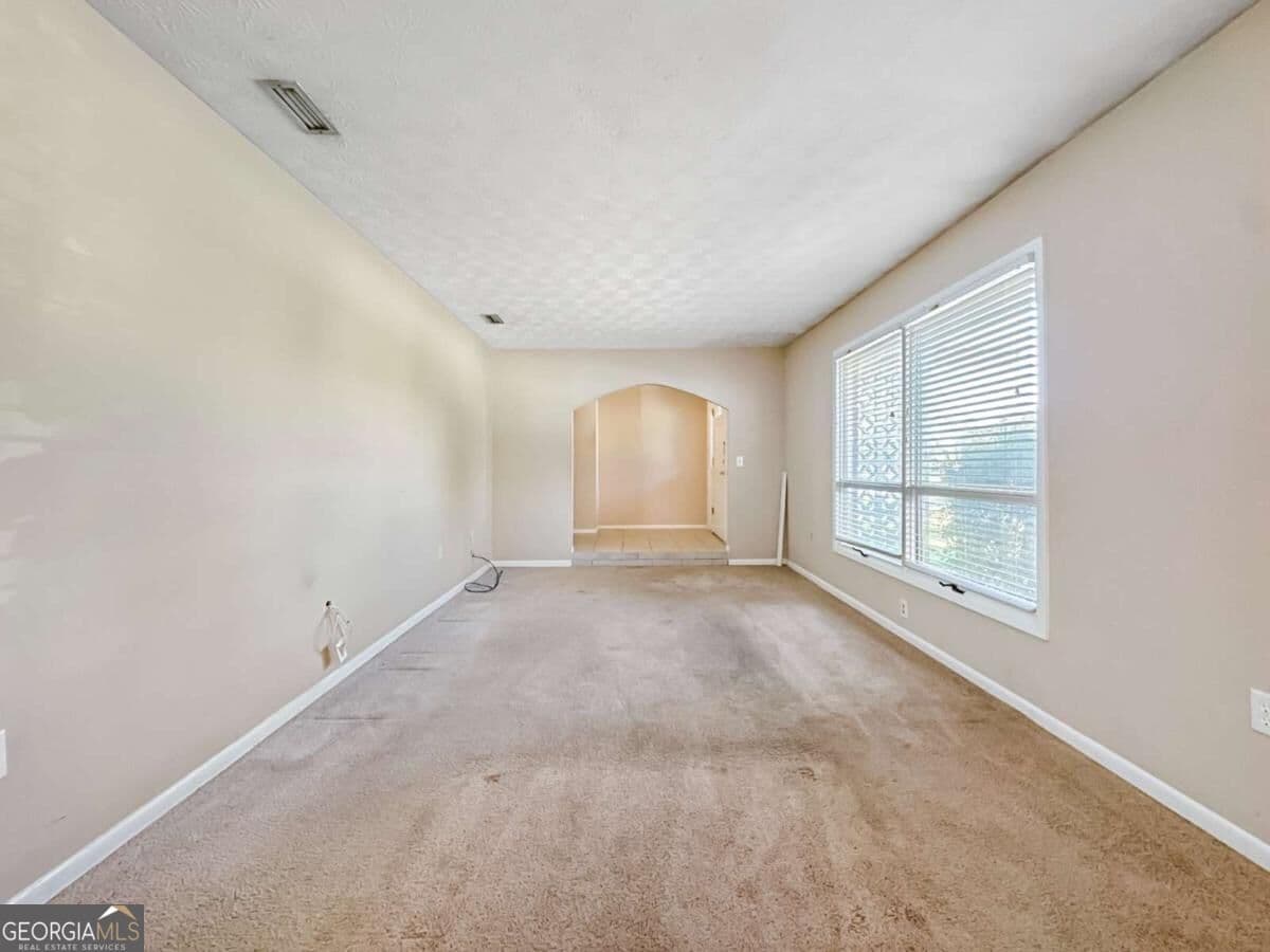 3 bedroom, 2 bathroom single family residence for sale at 5011 Peachtree Street, Valdosta, GA 31605 — photo 5