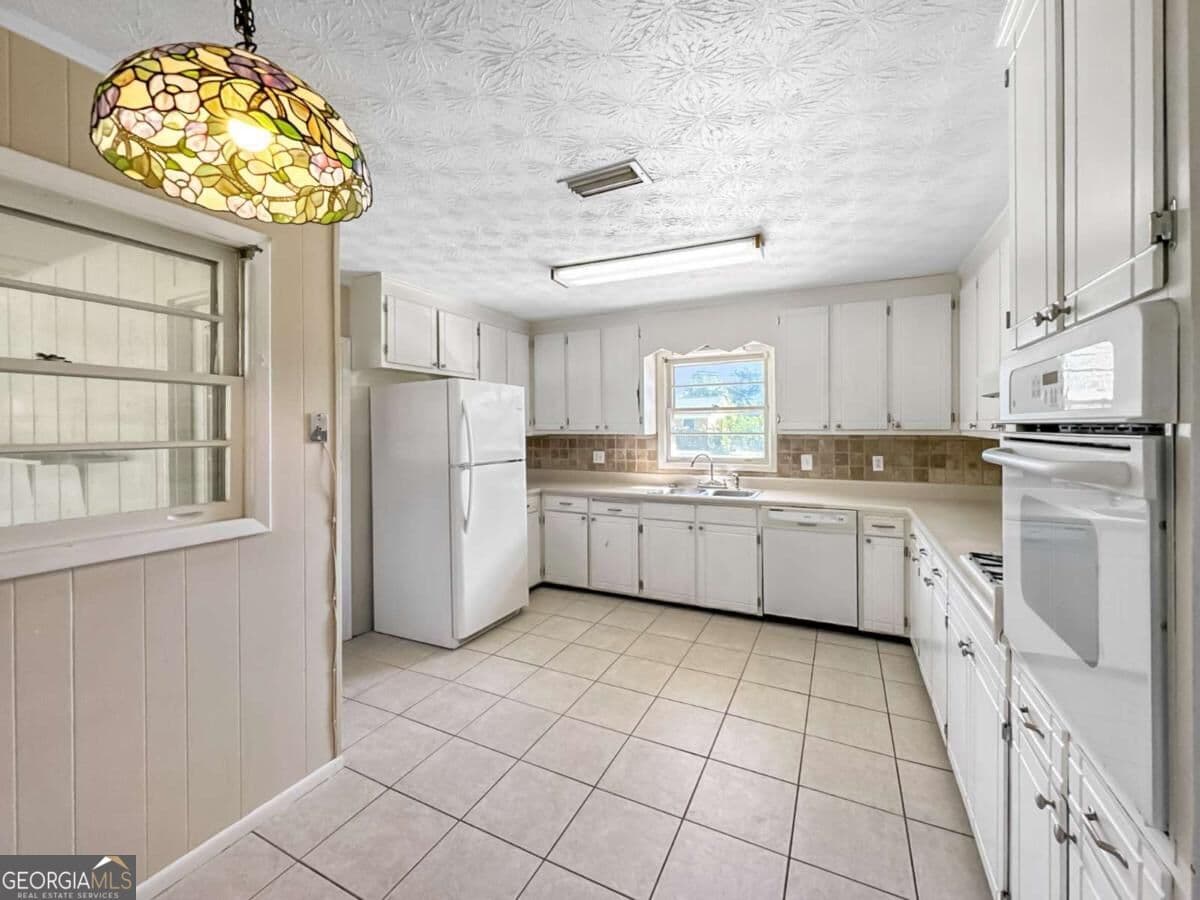 3 bedroom, 2 bathroom single family residence for sale at 5011 Peachtree Street, Valdosta, GA 31605 — photo 9
