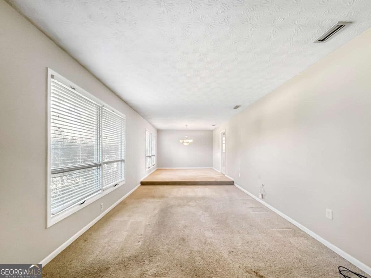 3 bedroom, 2 bathroom single family residence for sale at 5011 Peachtree Street, Valdosta, GA 31605 — photo 4