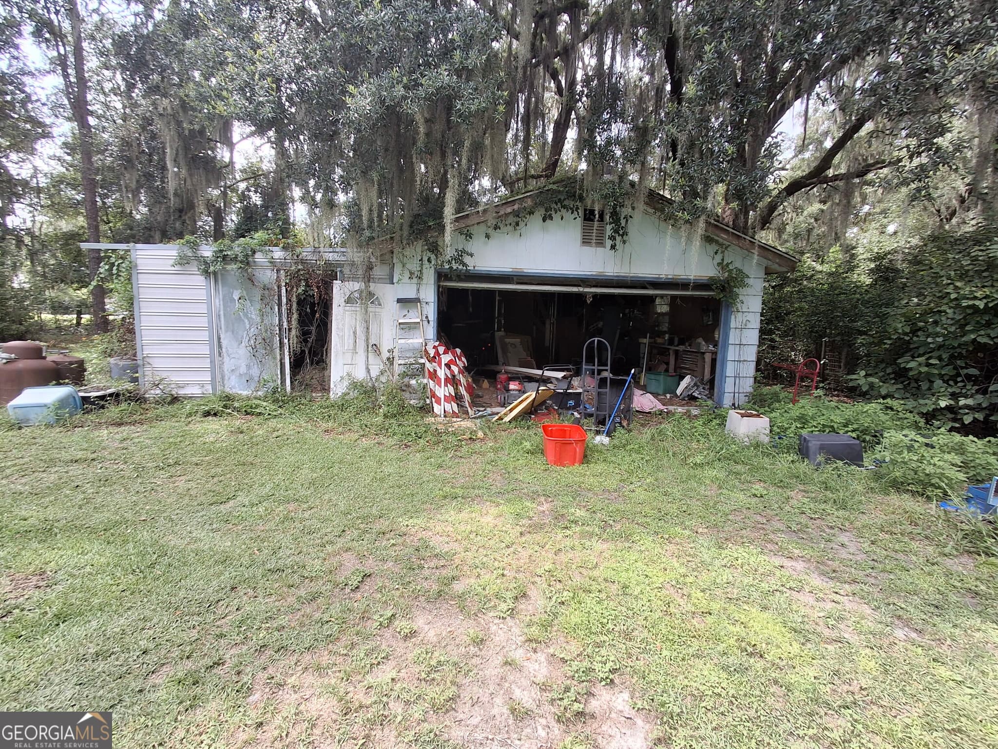 3 bedroom, 1 bathroom, 1,304 sq ft single family residence under contract at 2410 Spivey Avenue, Garden City, GA 31408 — photo 5
