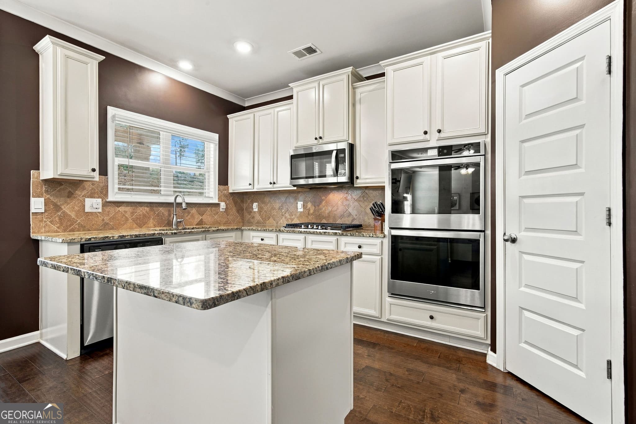4 bedroom, 3.5 bathroom, 2,996 sq ft single family residence for sale at 330 Darien Drive, Senoia, GA 30276 — photo 6