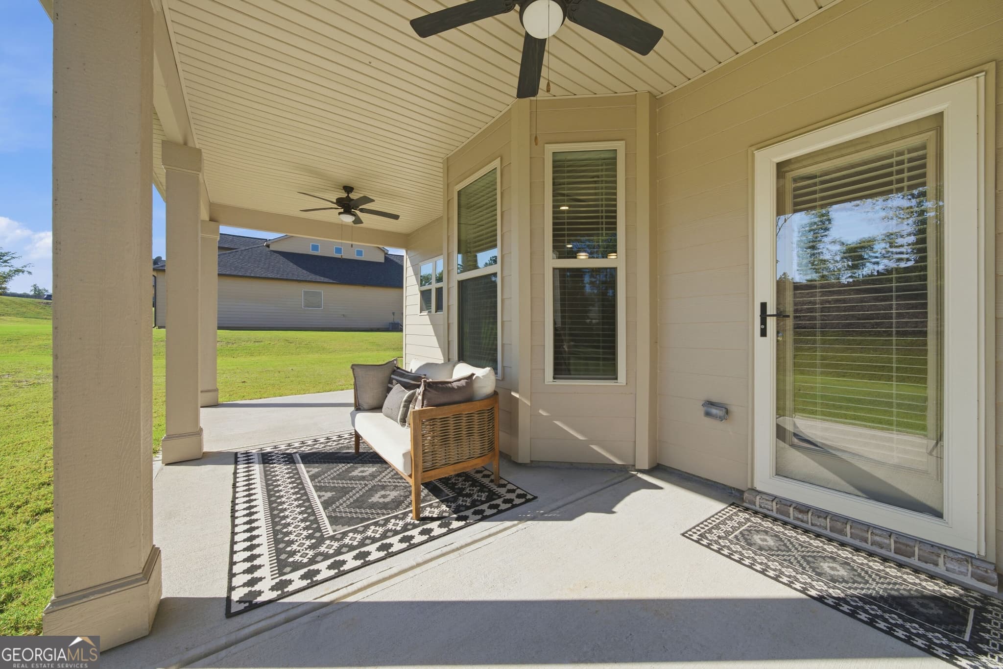 4 bedroom, 3.5 bathroom, 2,996 sq ft single family residence for sale at 330 Darien Drive, Senoia, GA 30276 — photo 7