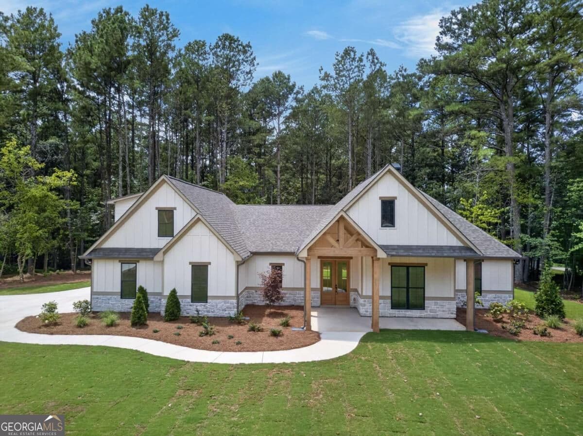 5 bedroom, 3.5 bathroom, 2,709 sq ft single family residence for sale at 447 School Road, Dallas, GA 30132 — photo 2