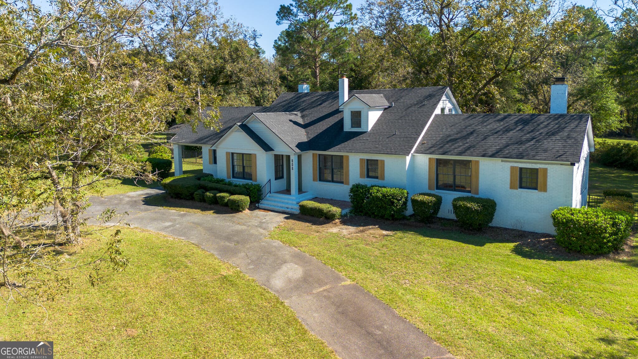 4 bedroom, 3 bathroom, 3,053 sq ft single family residence for sale at 806 N Main Street, Sylvania, GA 30467 — photo 2