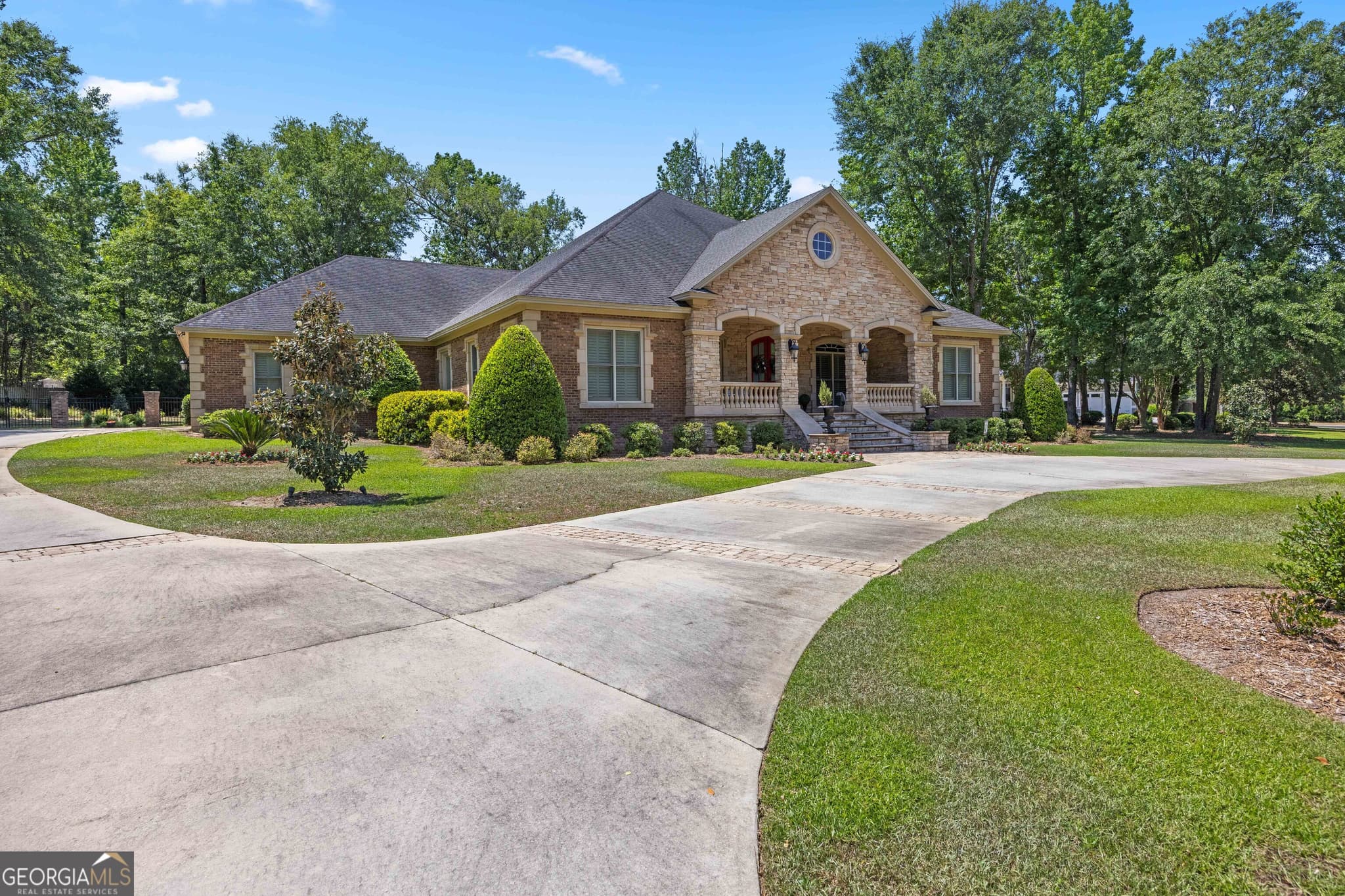 4 bedroom, 2.5 bathroom, 3,349 sq ft single family residence for sale at 4223 Spring Branch Circle, Valdosta, GA 31601 — photo 5