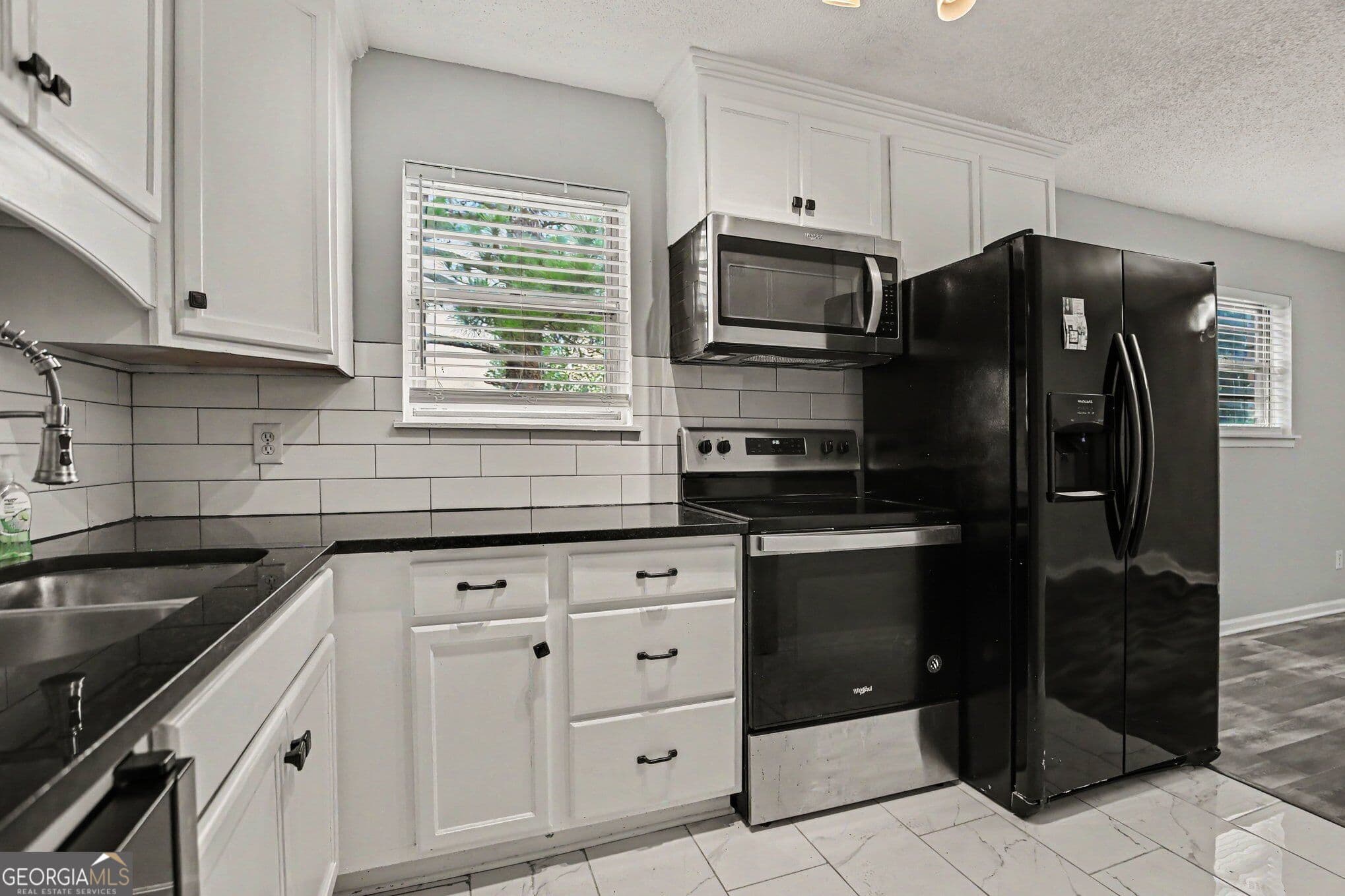 3 bedroom, 2.5 bathroom, 1,771 sq ft townhouse for sale at 4701 Flat Shoals Road 15D, Union City, GA 30291 — photo 6