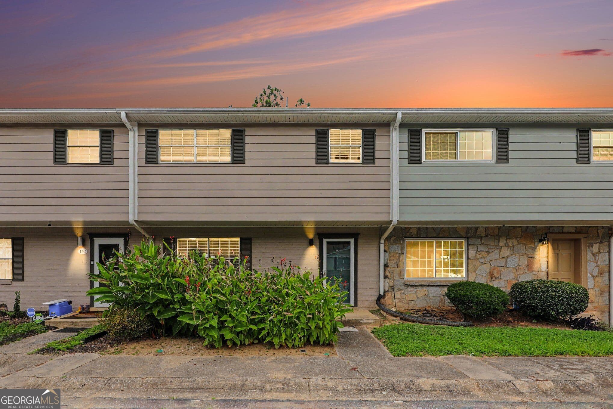 3 bedroom, 2.5 bathroom, 1,771 sq ft townhouse for sale at 4701 Flat Shoals Road 15D, Union City, GA 30291