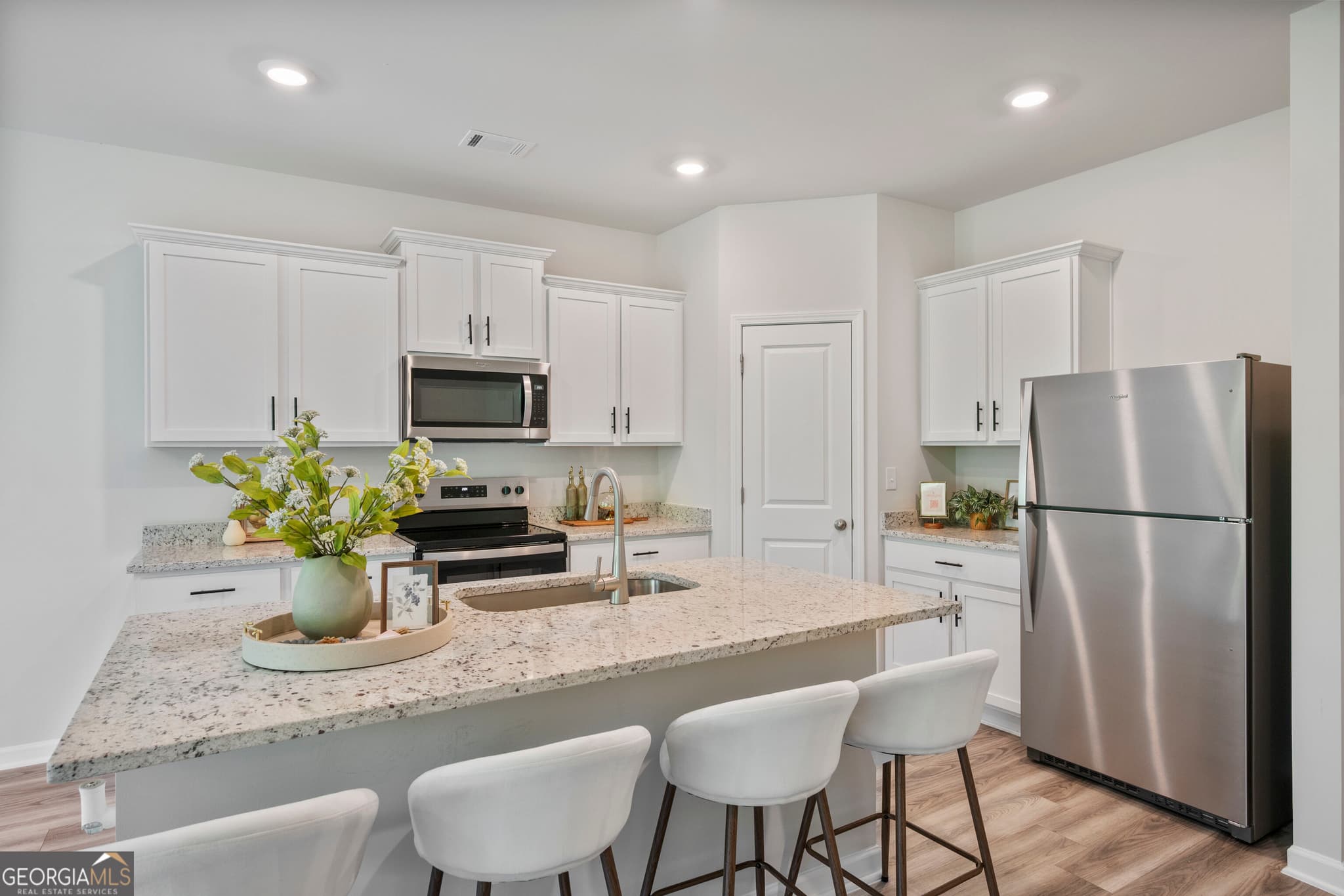 3 bedroom, 2.5 bathroom, 1,740 sq ft townhouse for sale at 4094 Oakwood Terrace Court, Oakwood, GA 30566 — photo 8