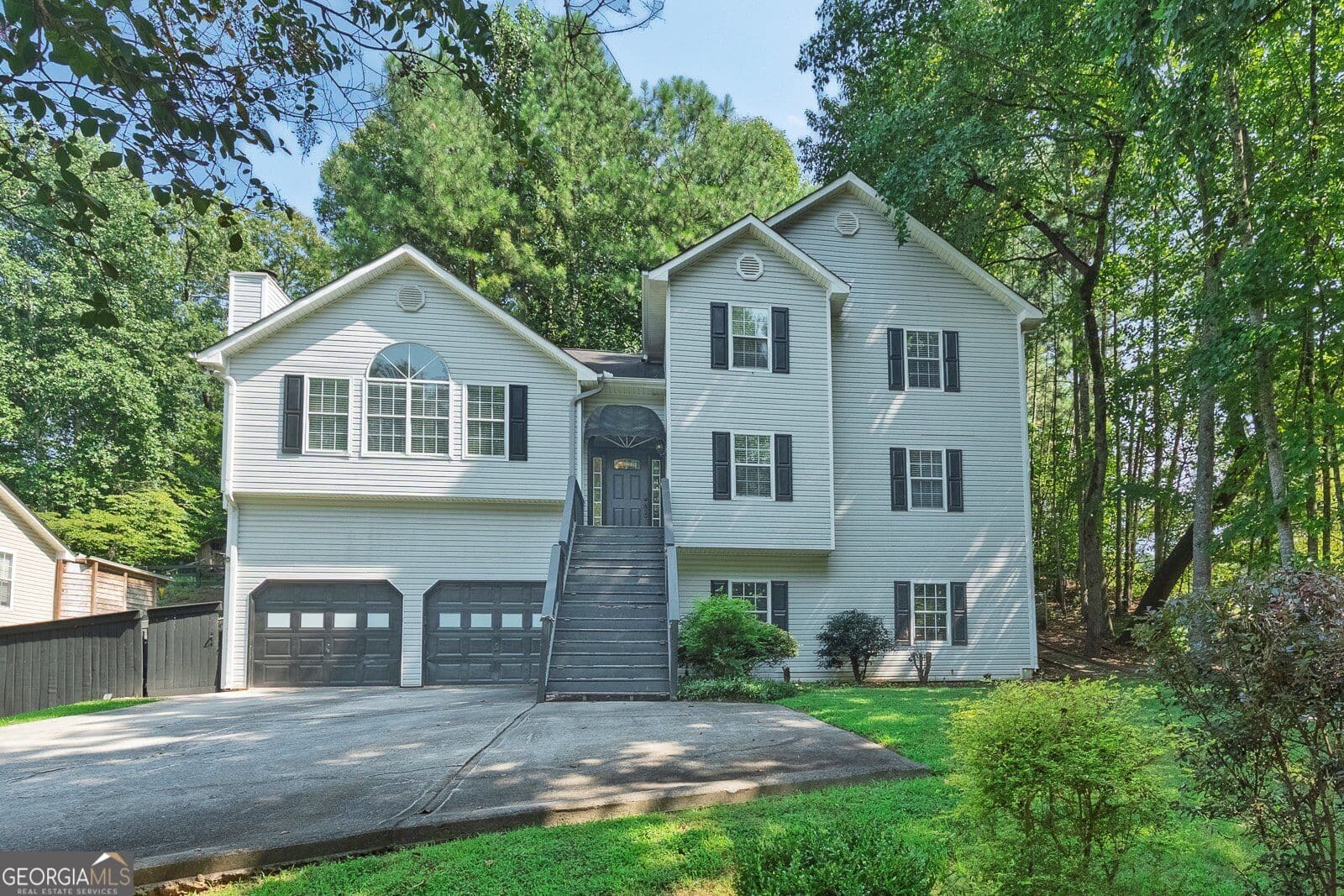 5 bedroom, 3 bathroom, 3,003 sq ft single family residence for sale at 6484 Victory Drive, Acworth, GA 30102 — photo 1 of 47