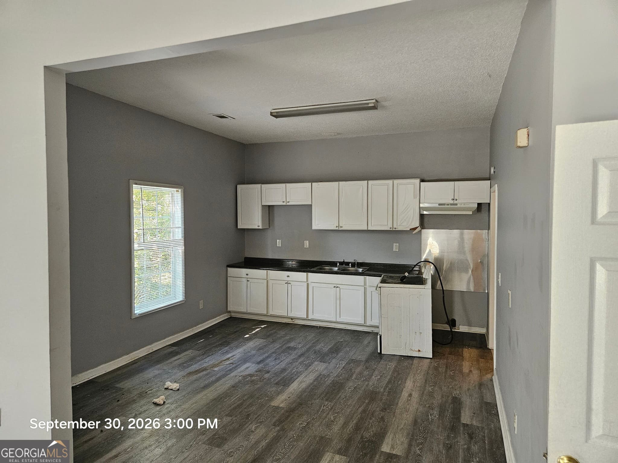 3 bedroom, 2 bathroom, 1,191 sq ft single family residence for sale at 684 Mitchell Street, Macon, GA 31217 — photo 2