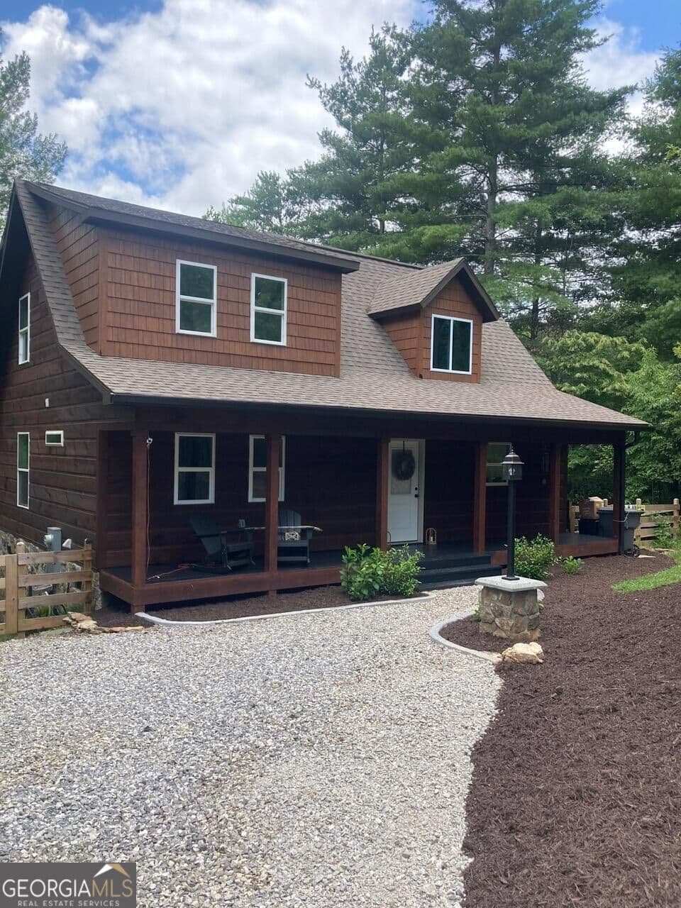 2 bedroom, 2 bathroom, 1,250 sq ft cabin,single family residence under contract at 115 Ray Drive, Young Harris, GA 30582 — photo 2