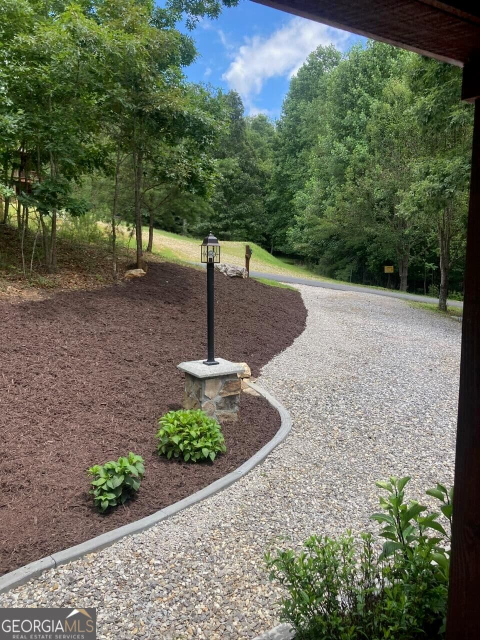 2 bedroom, 2 bathroom, 1,250 sq ft cabin,single family residence under contract at 115 Ray Drive, Young Harris, GA 30582 — photo 4