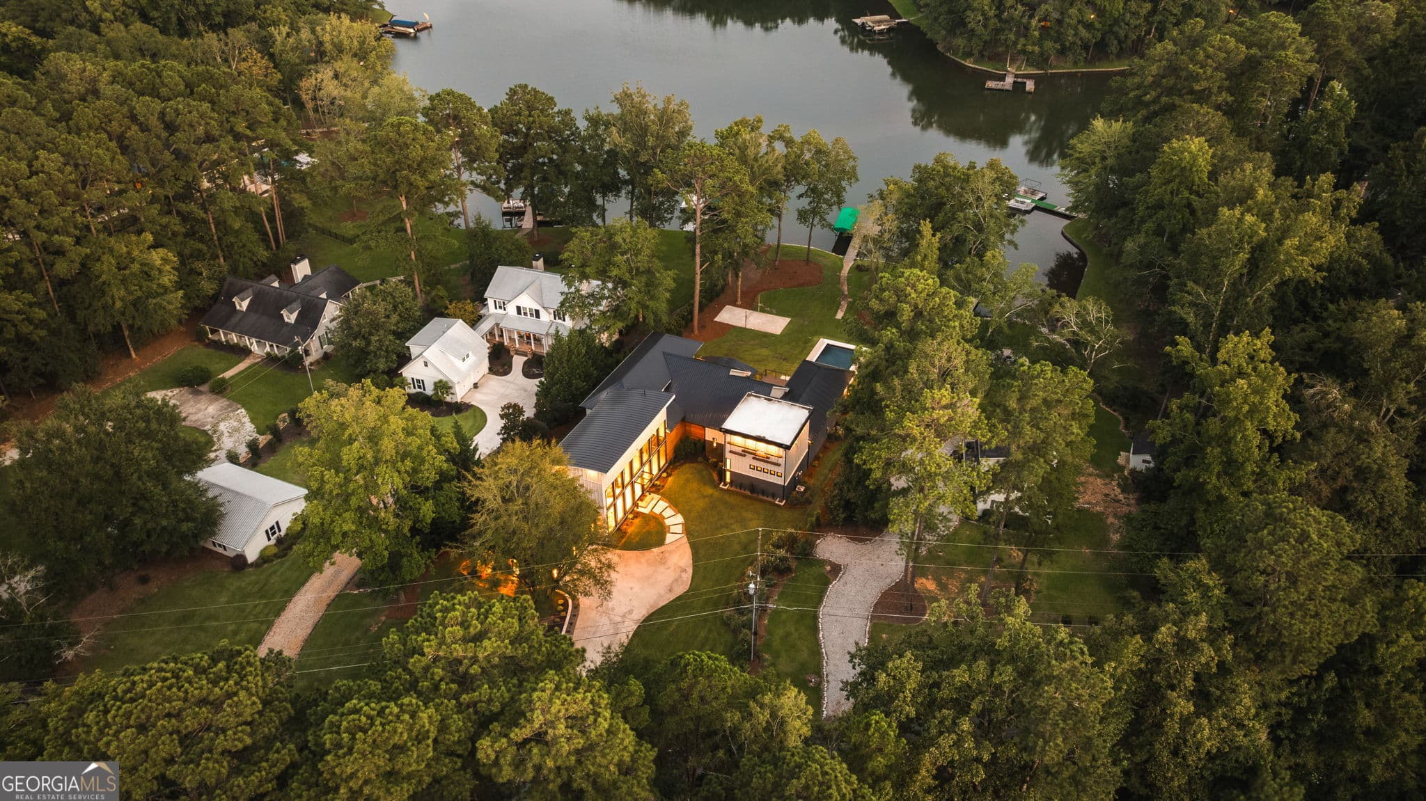 5 bedroom, 5.5 bathroom, 6,176 sq ft single family residence for sale at 298 W River Bend Drive, Eatonton, GA 31024 — photo 3