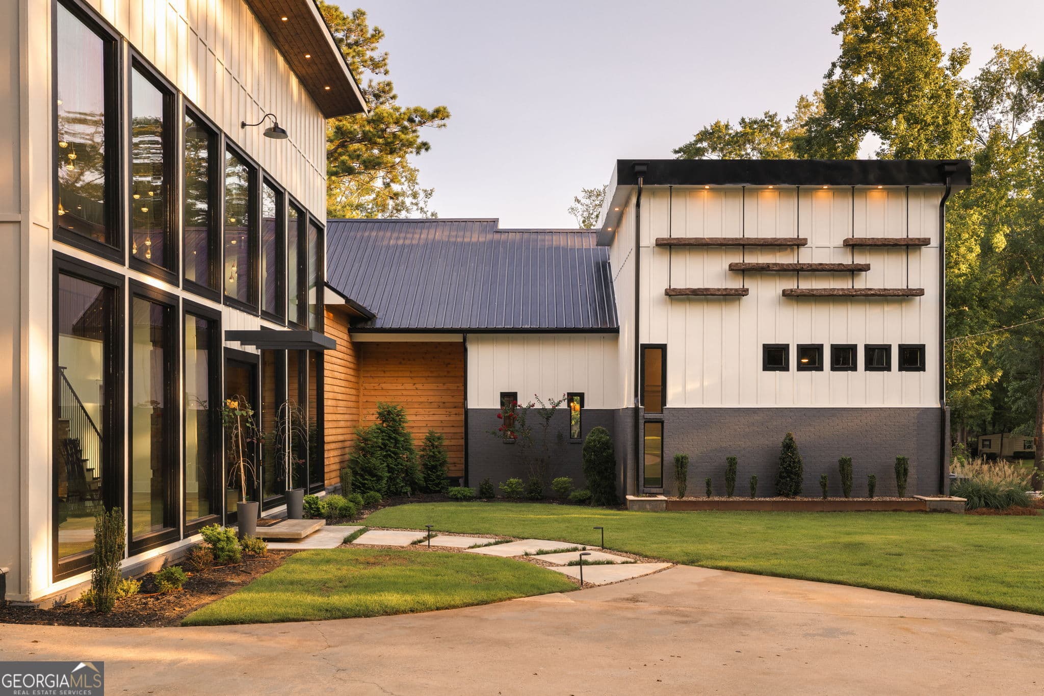 5 bedroom, 5.5 bathroom, 6,176 sq ft single family residence for sale at 298 W River Bend Drive, Eatonton, GA 31024 — photo 10