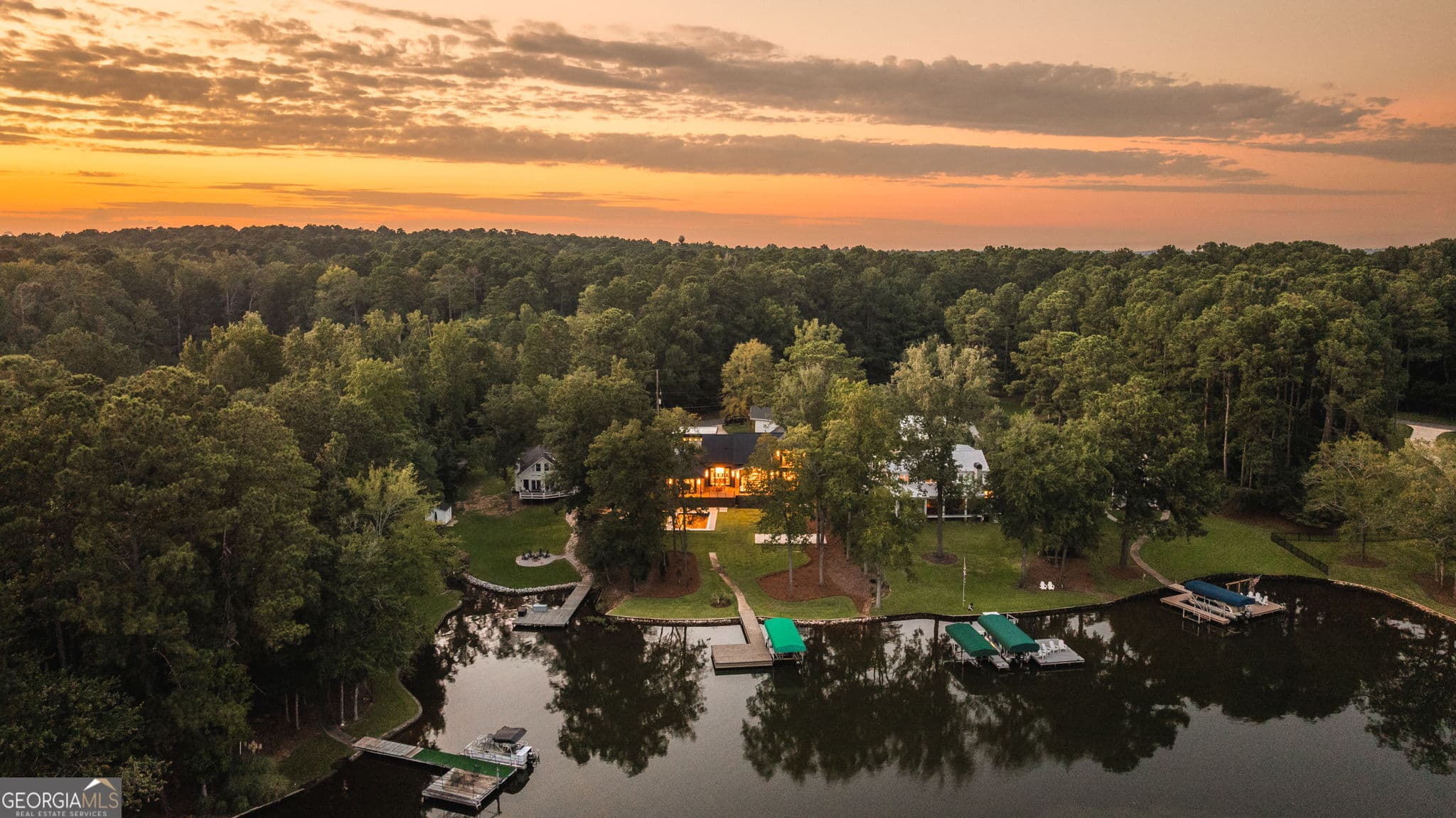 5 bedroom, 5.5 bathroom, 6,176 sq ft single family residence for sale at 298 W River Bend Drive, Eatonton, GA 31024 — photo 4