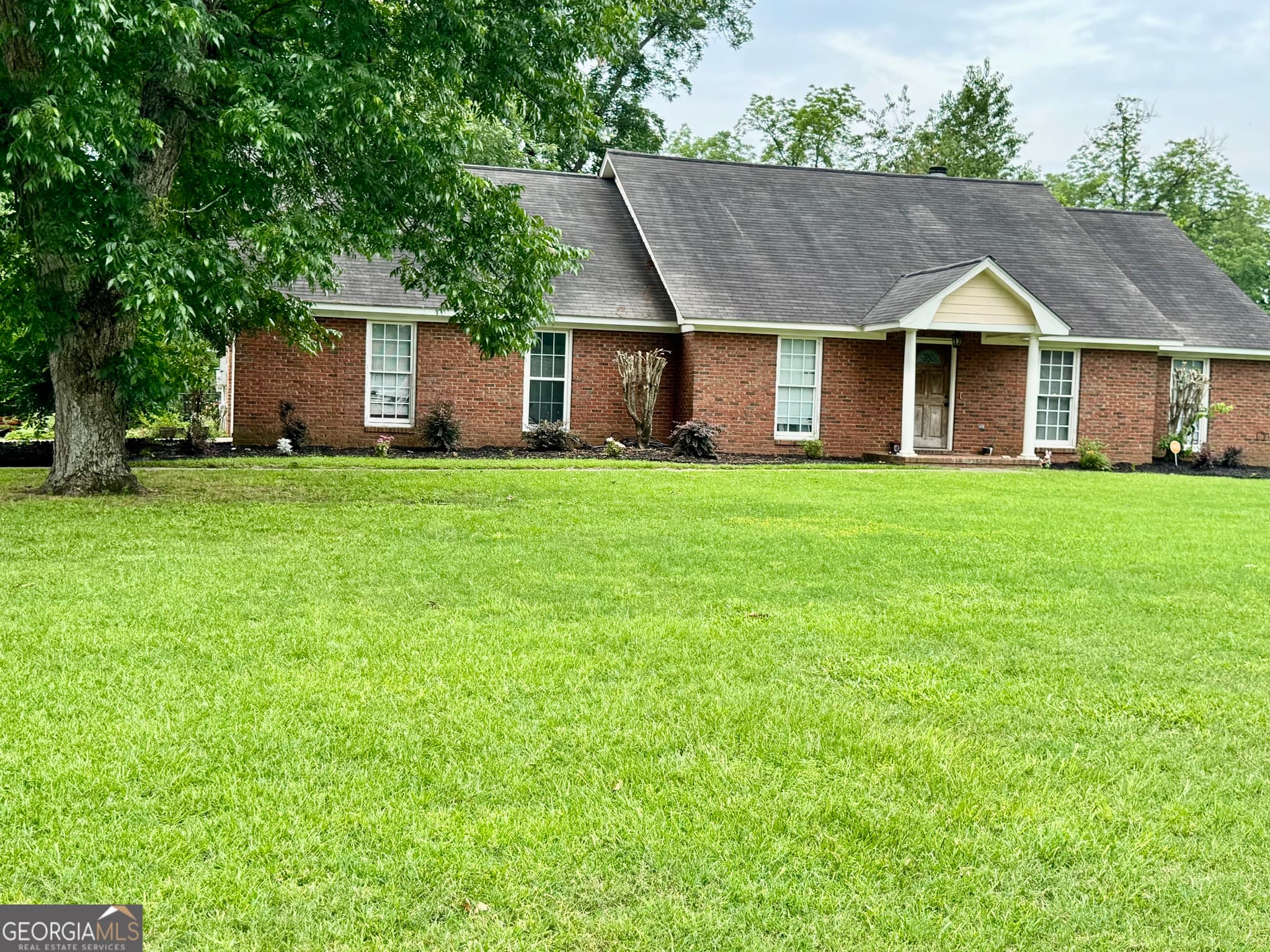5 bedroom, 2.5 bathroom, 2,334 sq ft single family residence for sale at 104 Winchester Drive, Leesburg, GA 31763 — photo 2