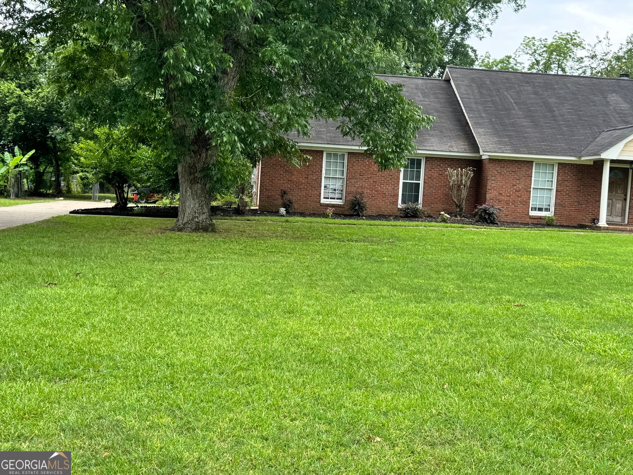 5 bedroom, 2.5 bathroom, 2,334 sq ft single family residence for sale at 104 Winchester Drive, Leesburg, GA 31763 — photo 3